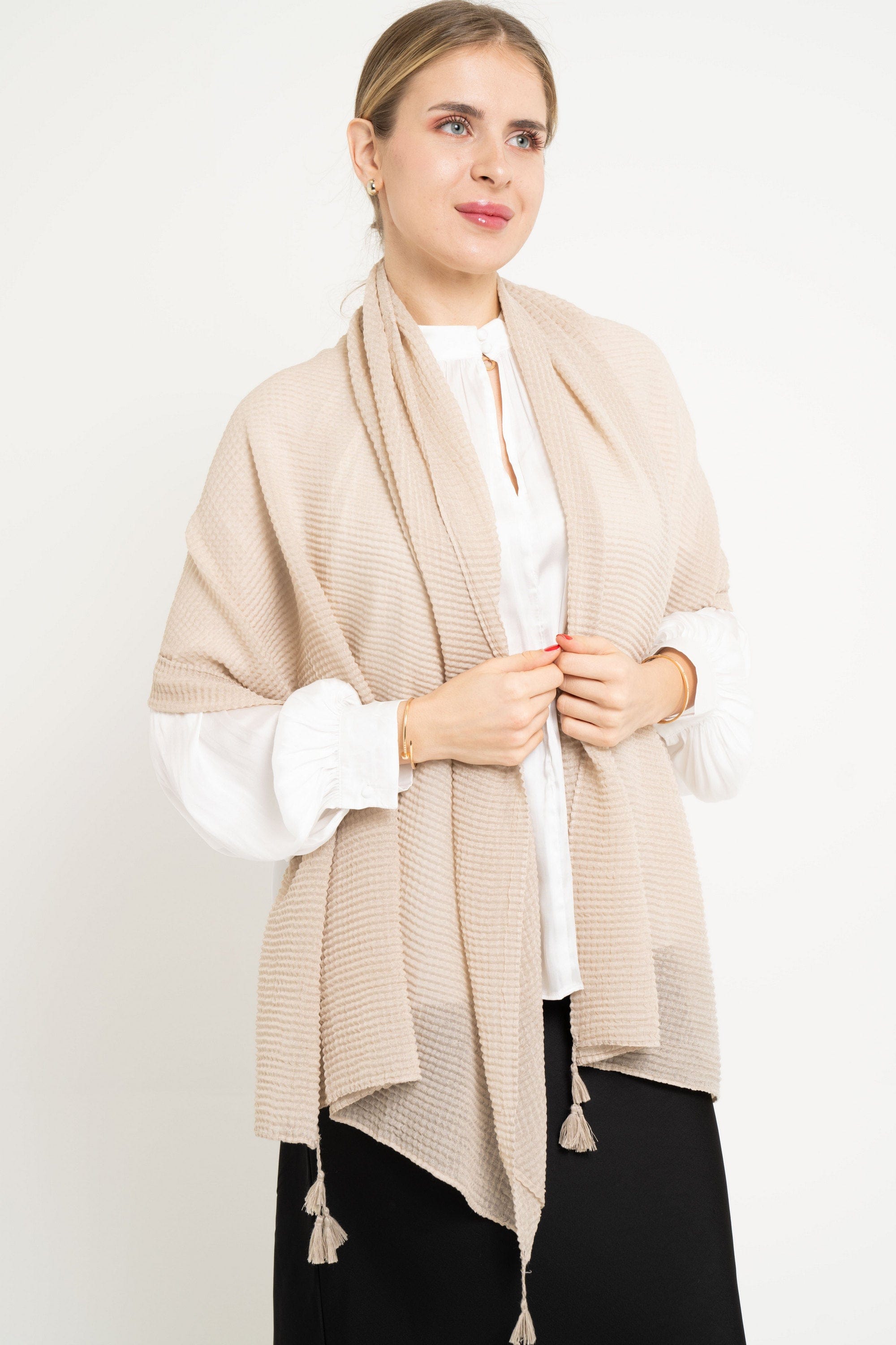 نتشي وشاح نسائي سادة