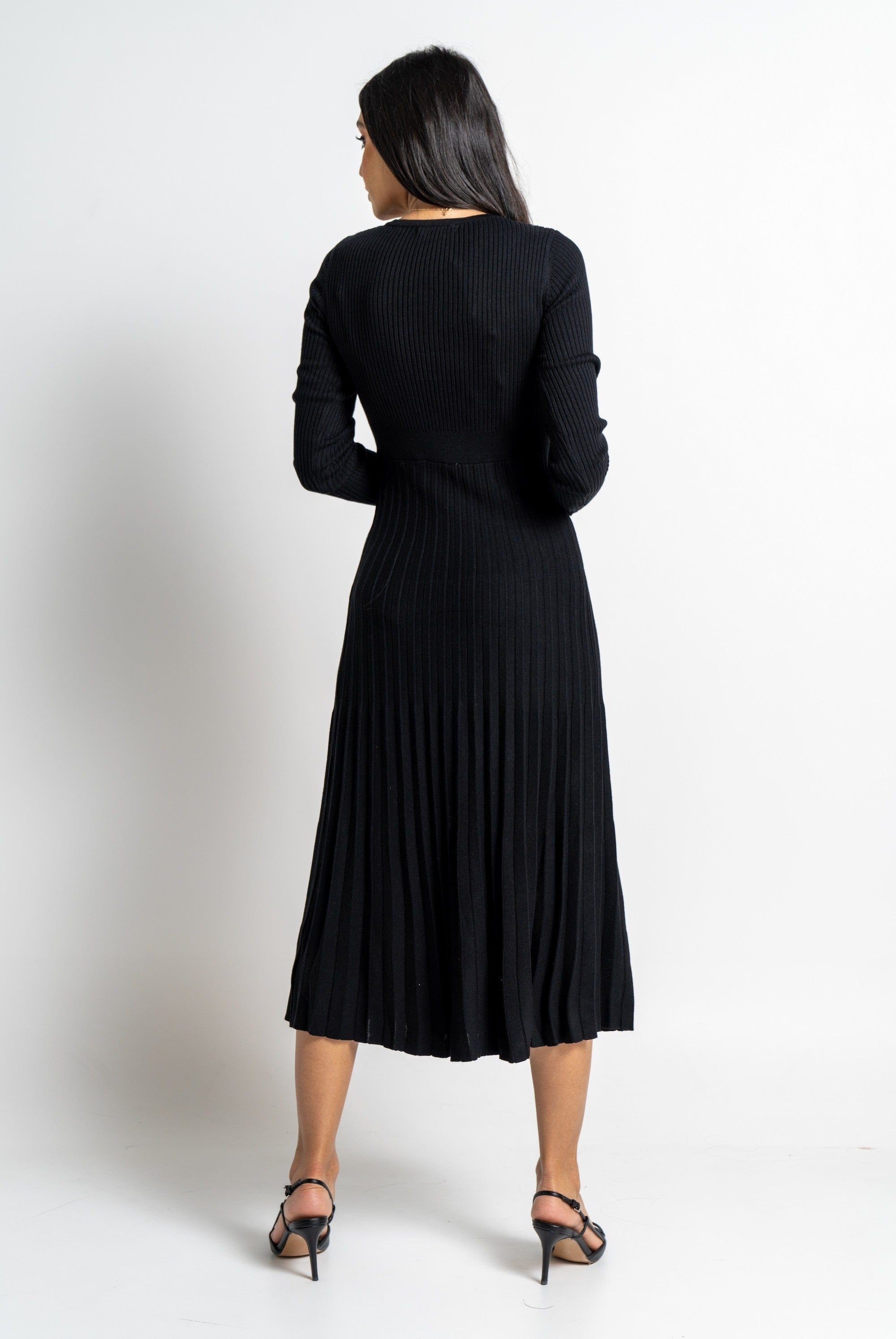 نتشي فستان ميدي بأكمام طويلة منسوج من الخصر