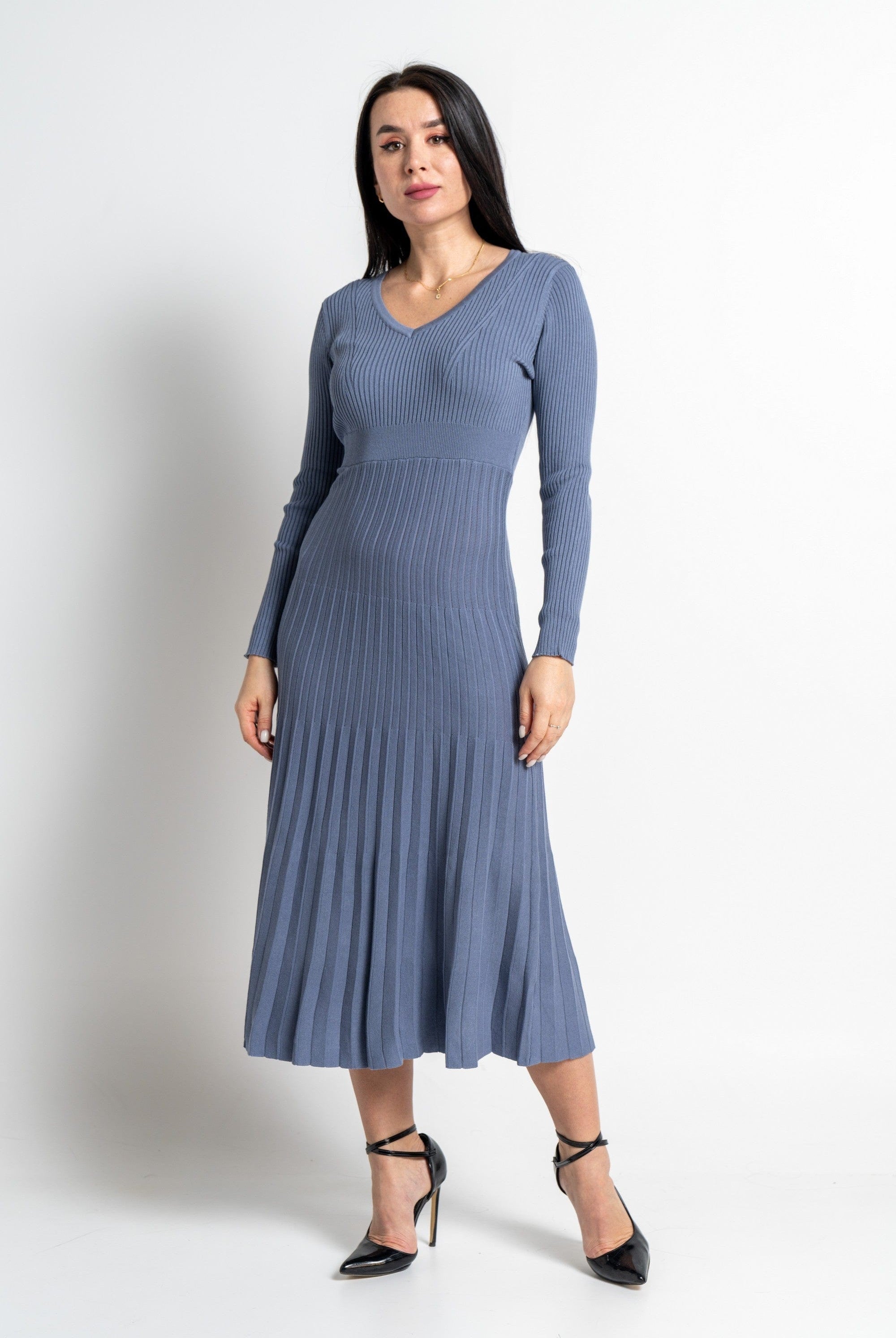 نتشي فستان ميدي بأكمام طويلة منسوج من الخصر