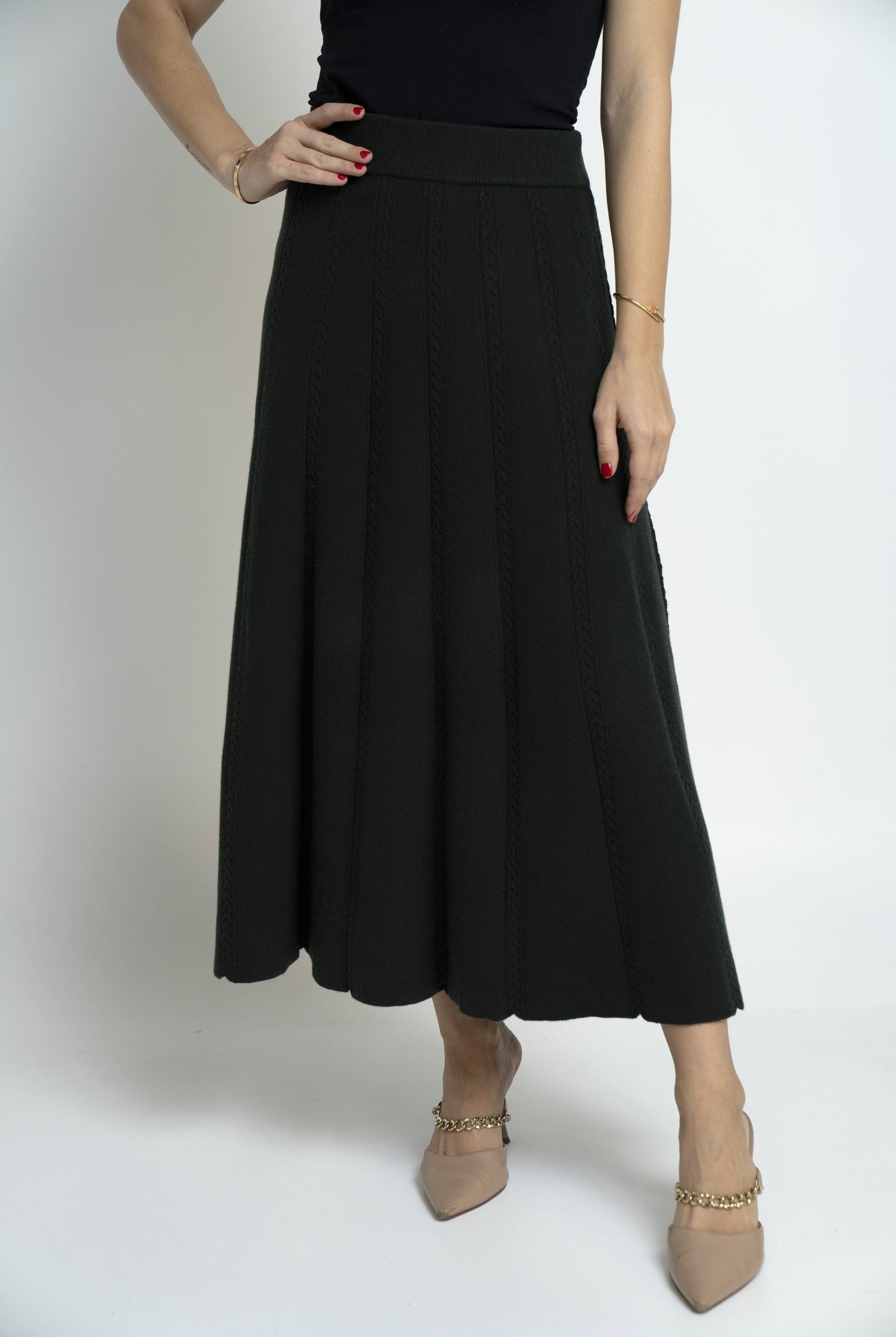 نتشي تنورة سادة بكسرات ميدي نسائي