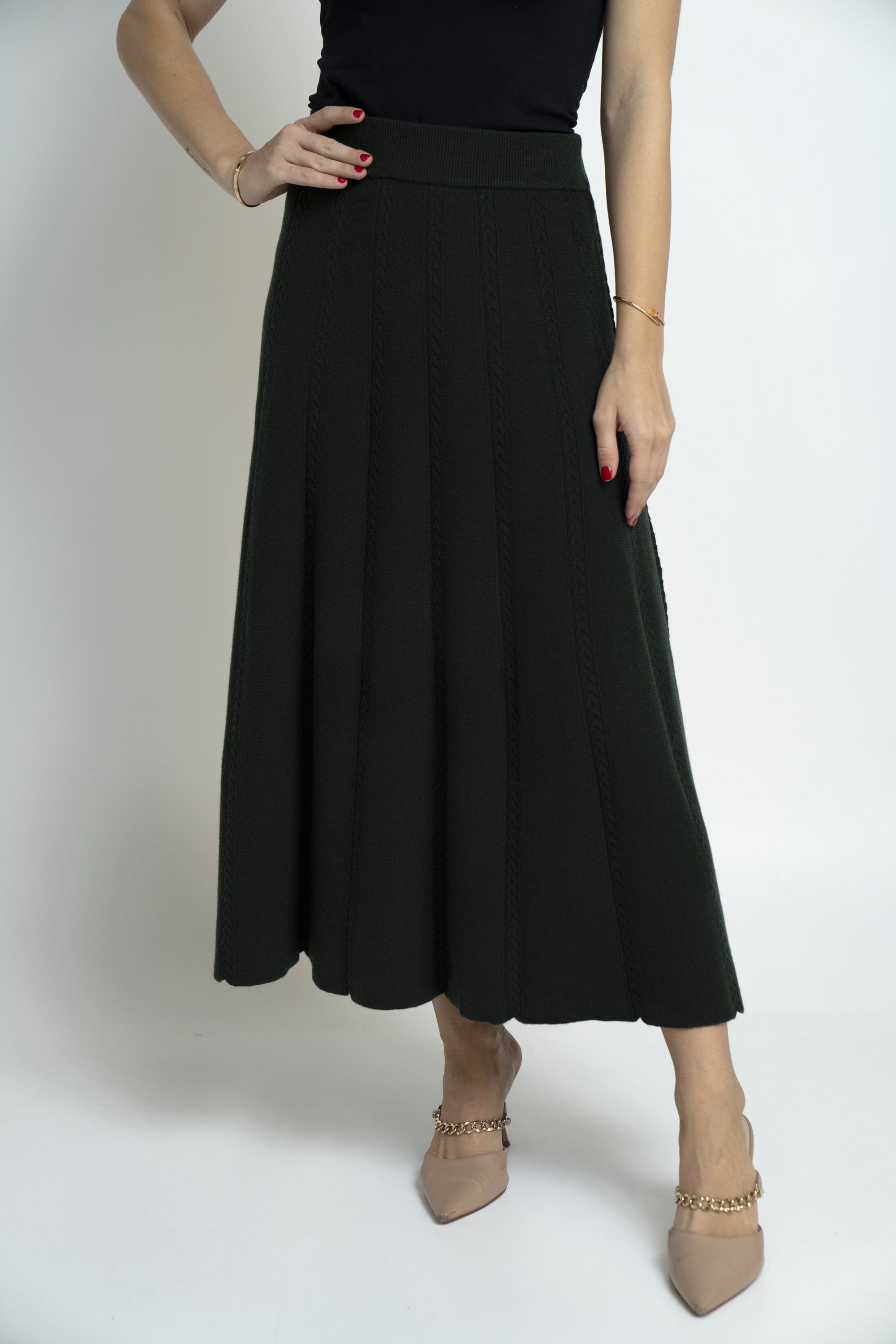 نتشي تنورة سادة بكسرات ميدي نسائي