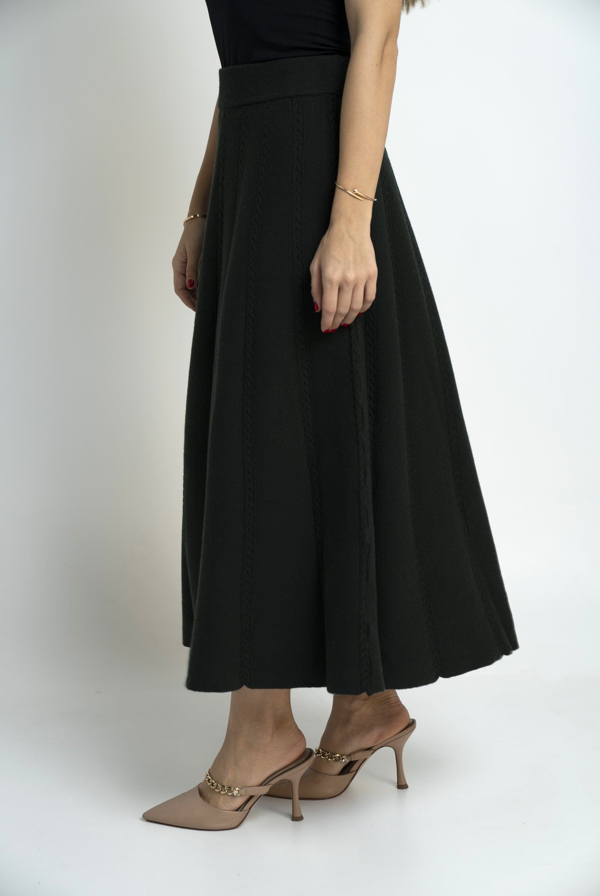 نتشي تنورة سادة بكسرات ميدي نسائي