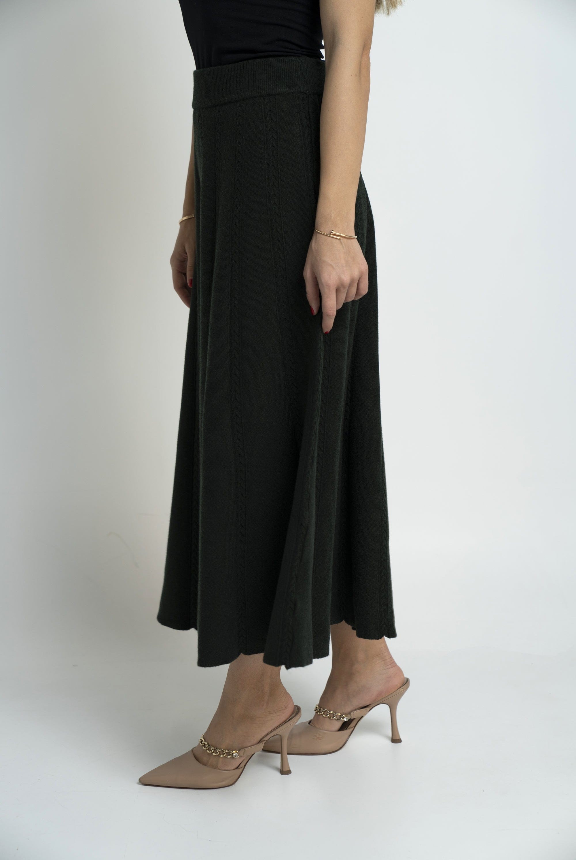 نتشي تنورة سادة بكسرات ميدي نسائي