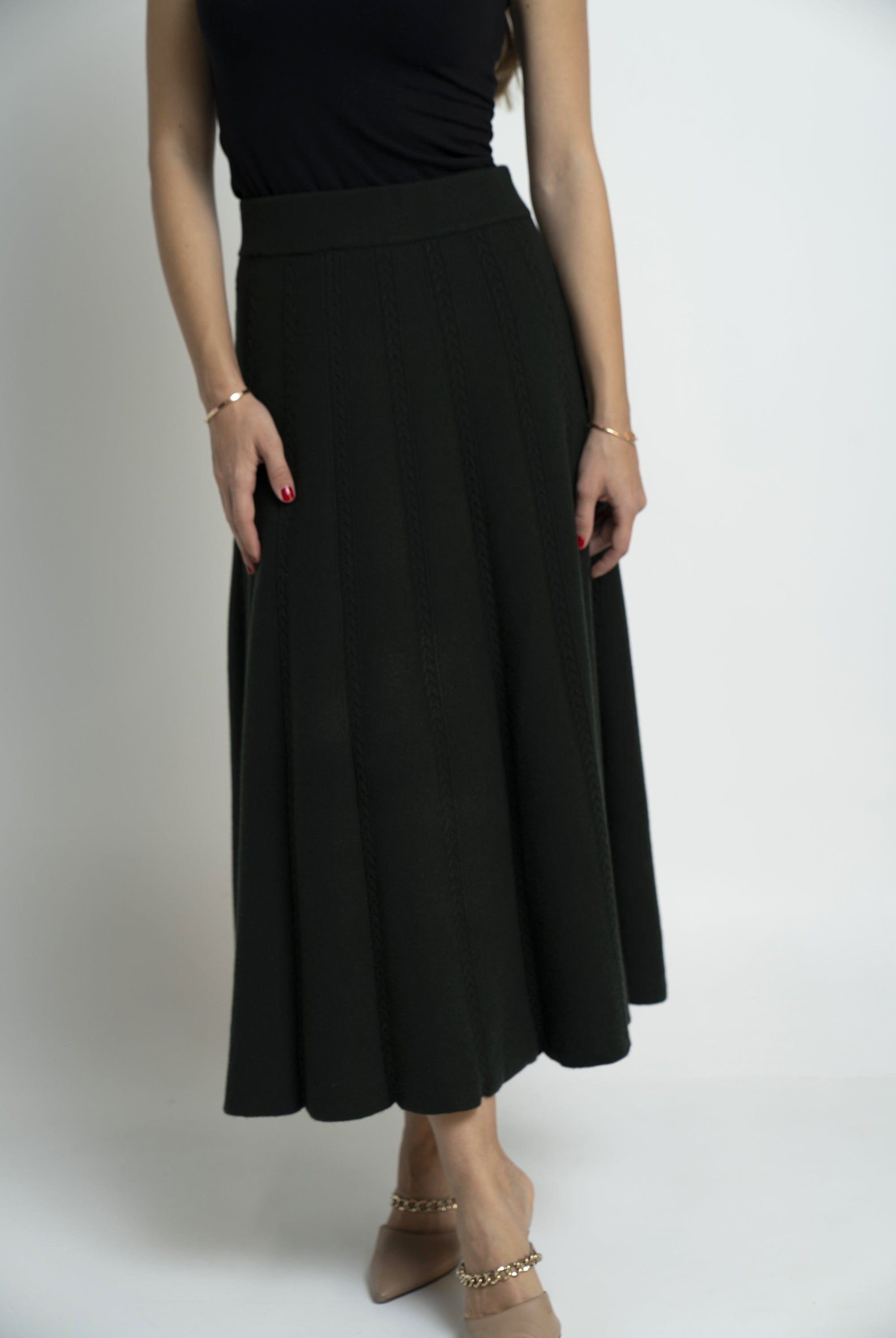 نتشي تنورة سادة بكسرات ميدي نسائي