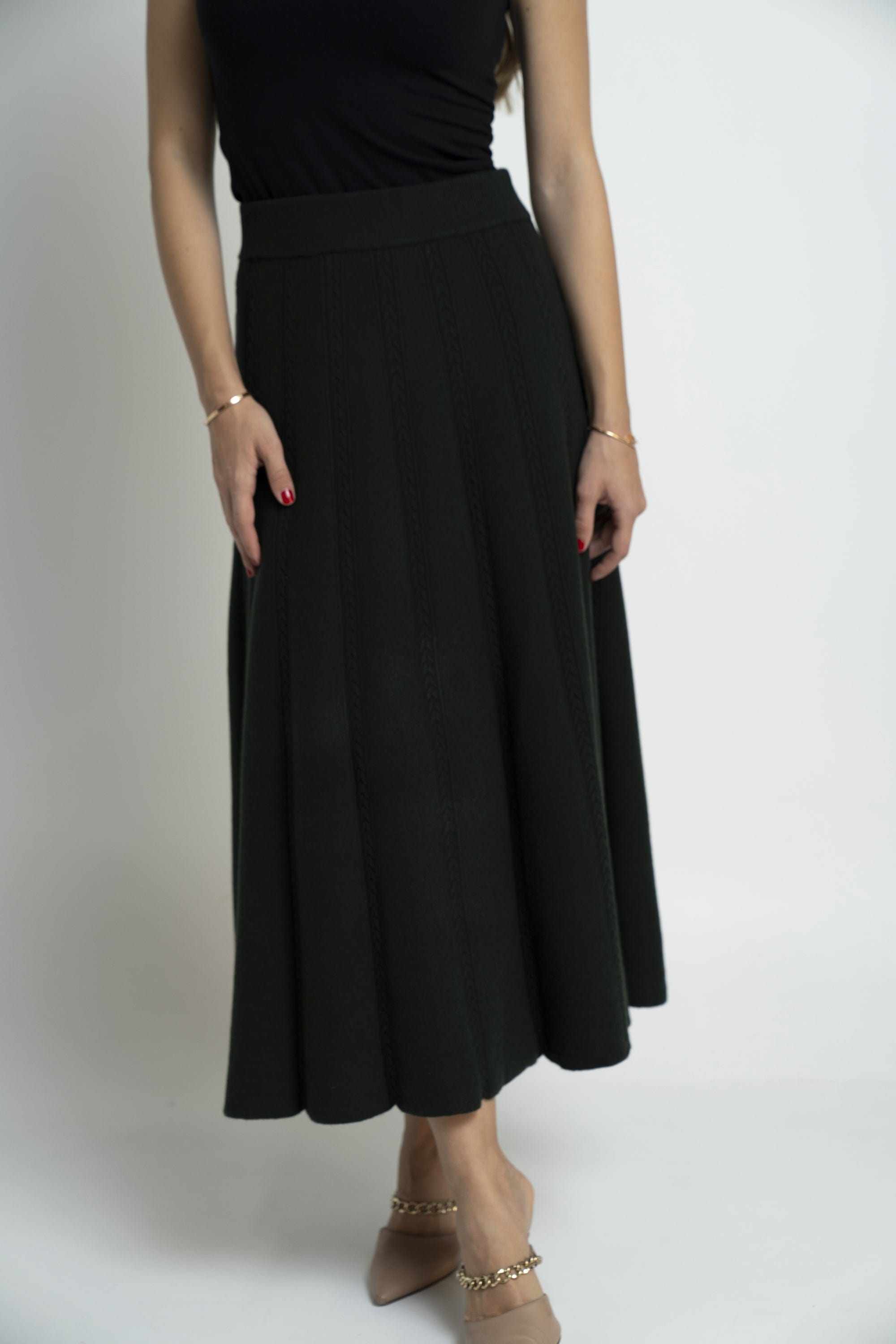 نتشي تنورة سادة بكسرات ميدي نسائي