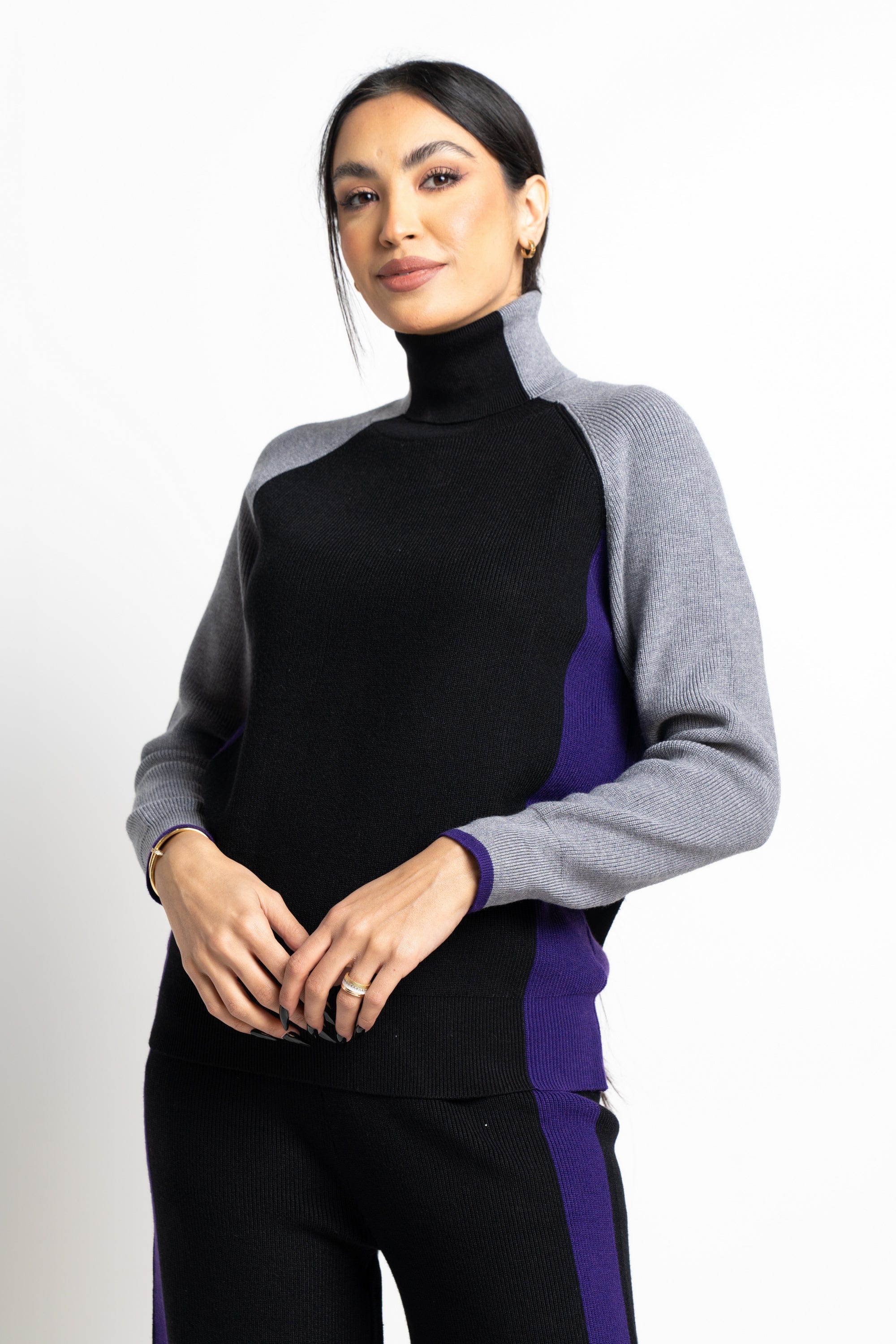 نتشي بلوزة سادة كم طويل لون مختلف نسائية