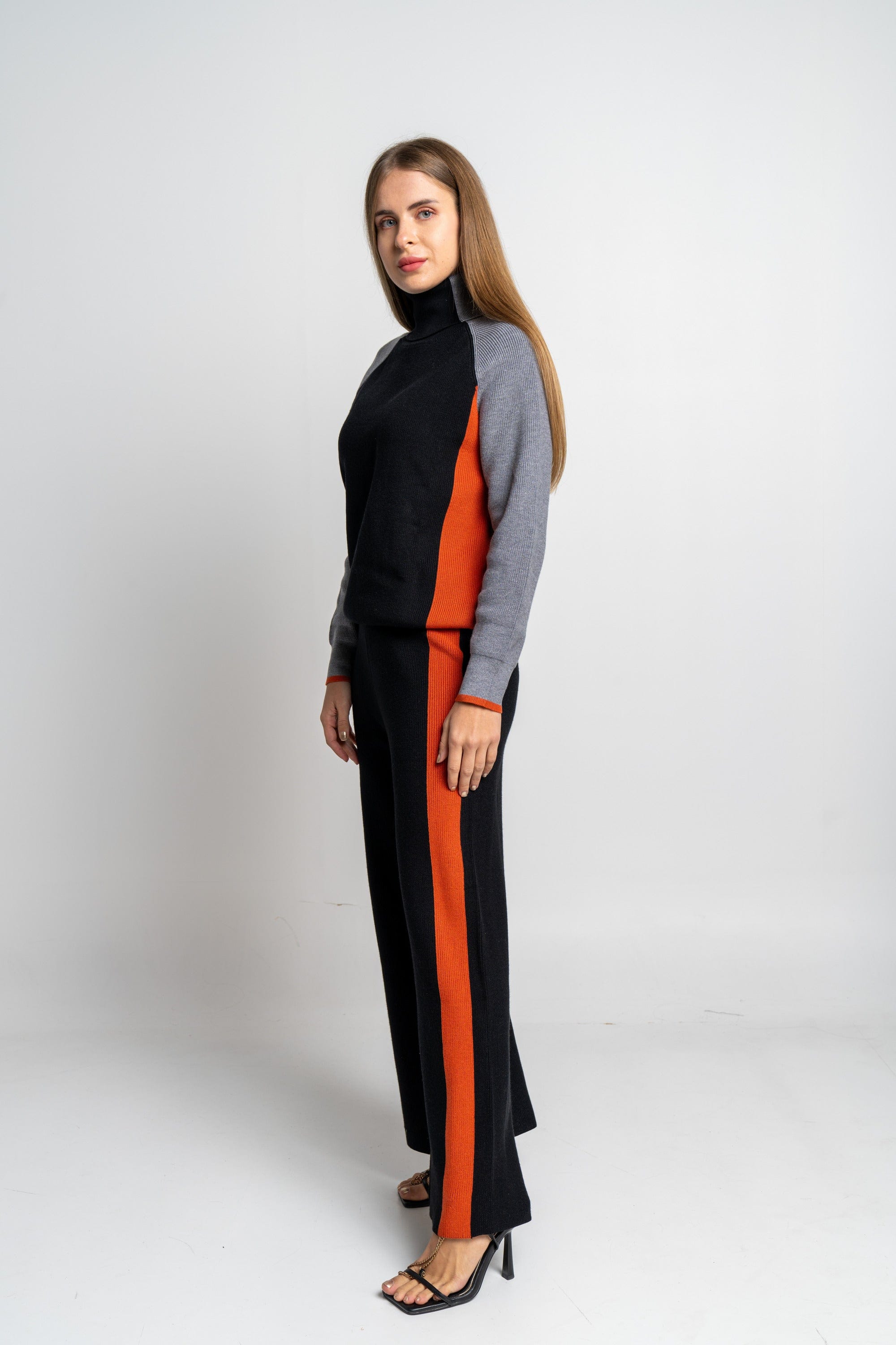 نتشي بلوزة سادة كم طويل لون مختلف نسائية