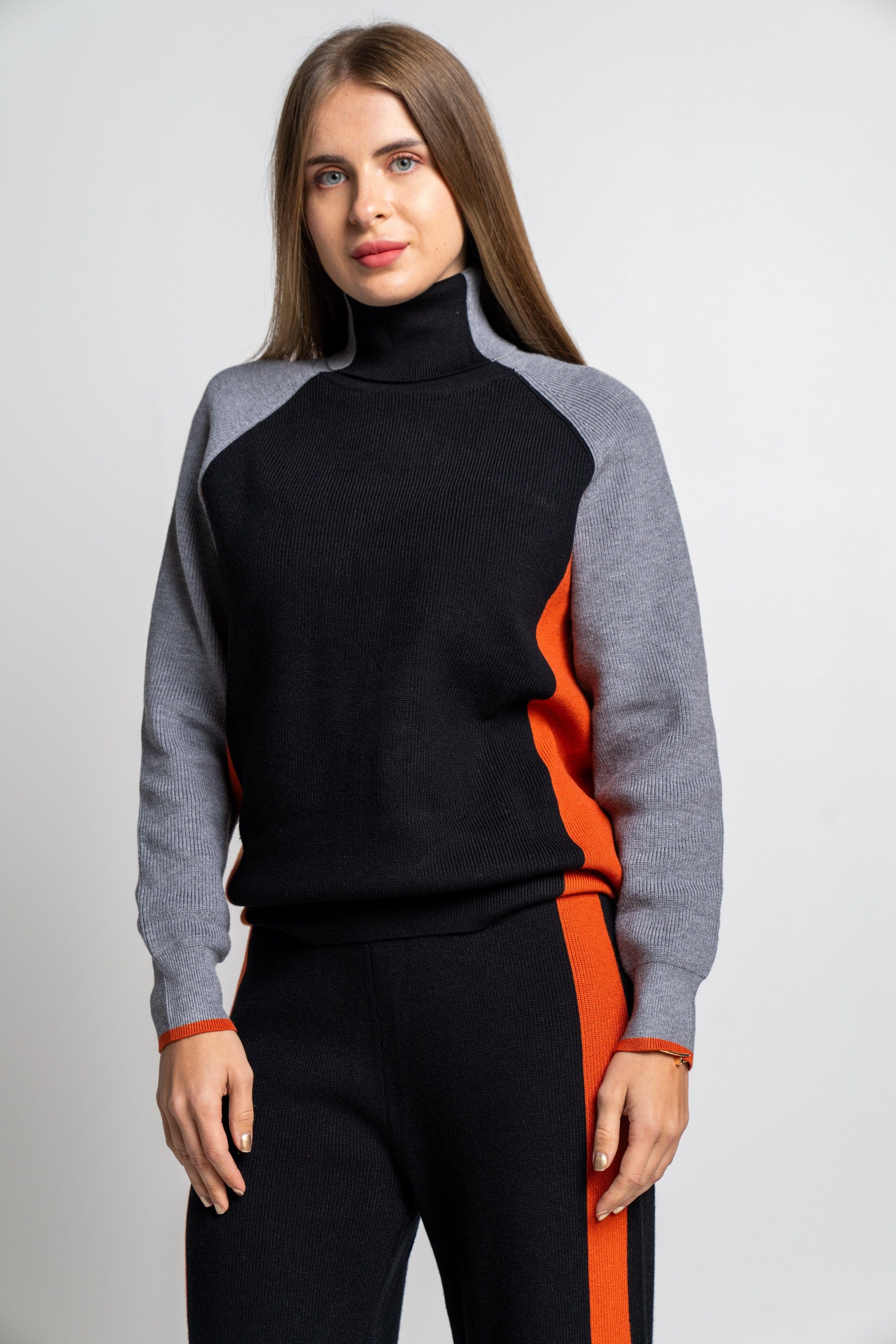 نتشي بلوزة سادة كم طويل لون مختلف نسائية