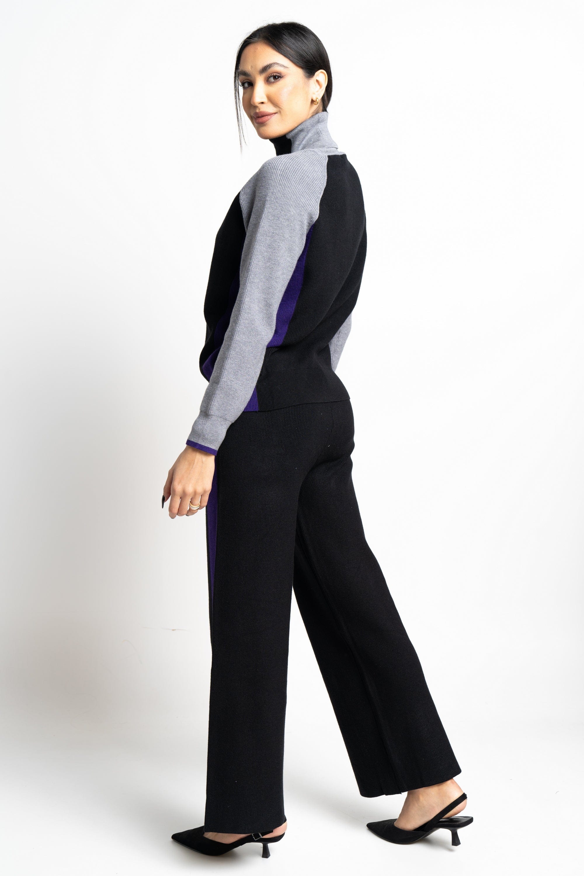 نتشي بلوزة سادة كم طويل لون مختلف نسائية