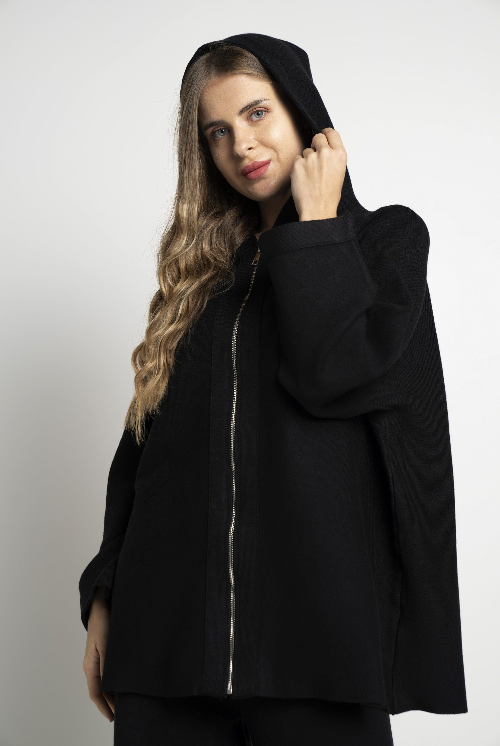 نتشي جاكيت سادة بسحاب كم طويل نسائي