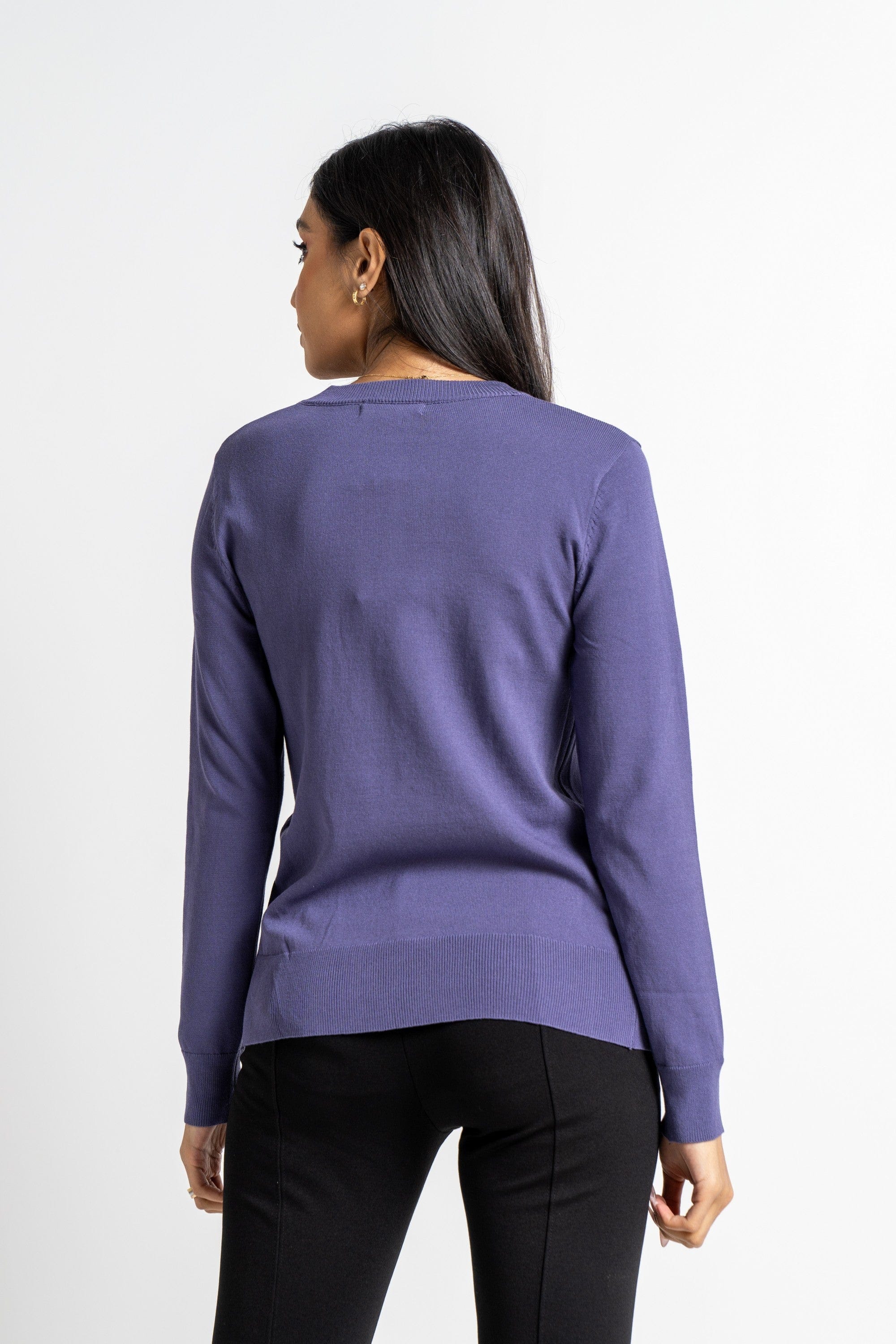 نتشي بلوزة بأكمام طويلة وسيعة سادة