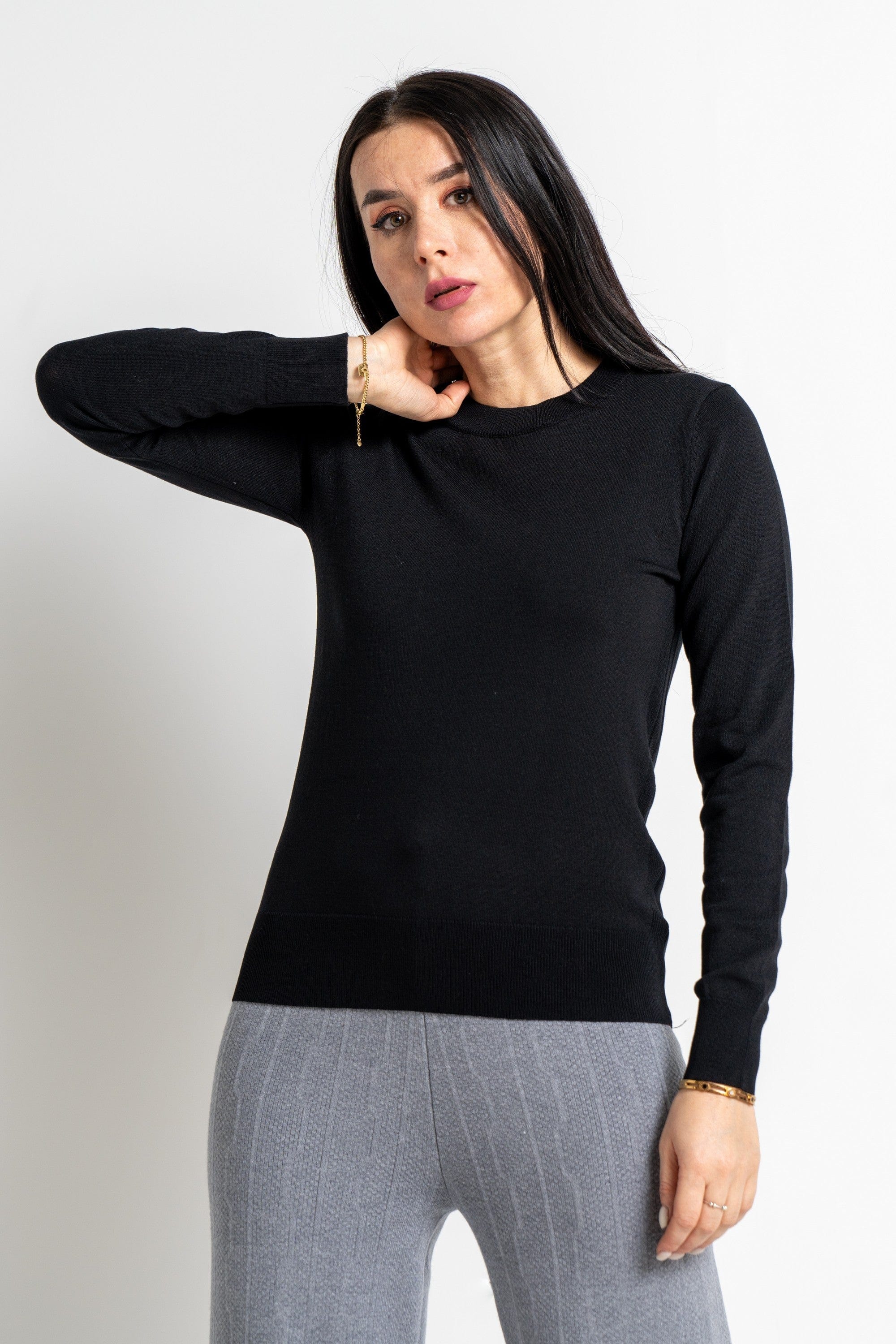 نتشي بلوزة بأكمام طويلة وسيعة سادة