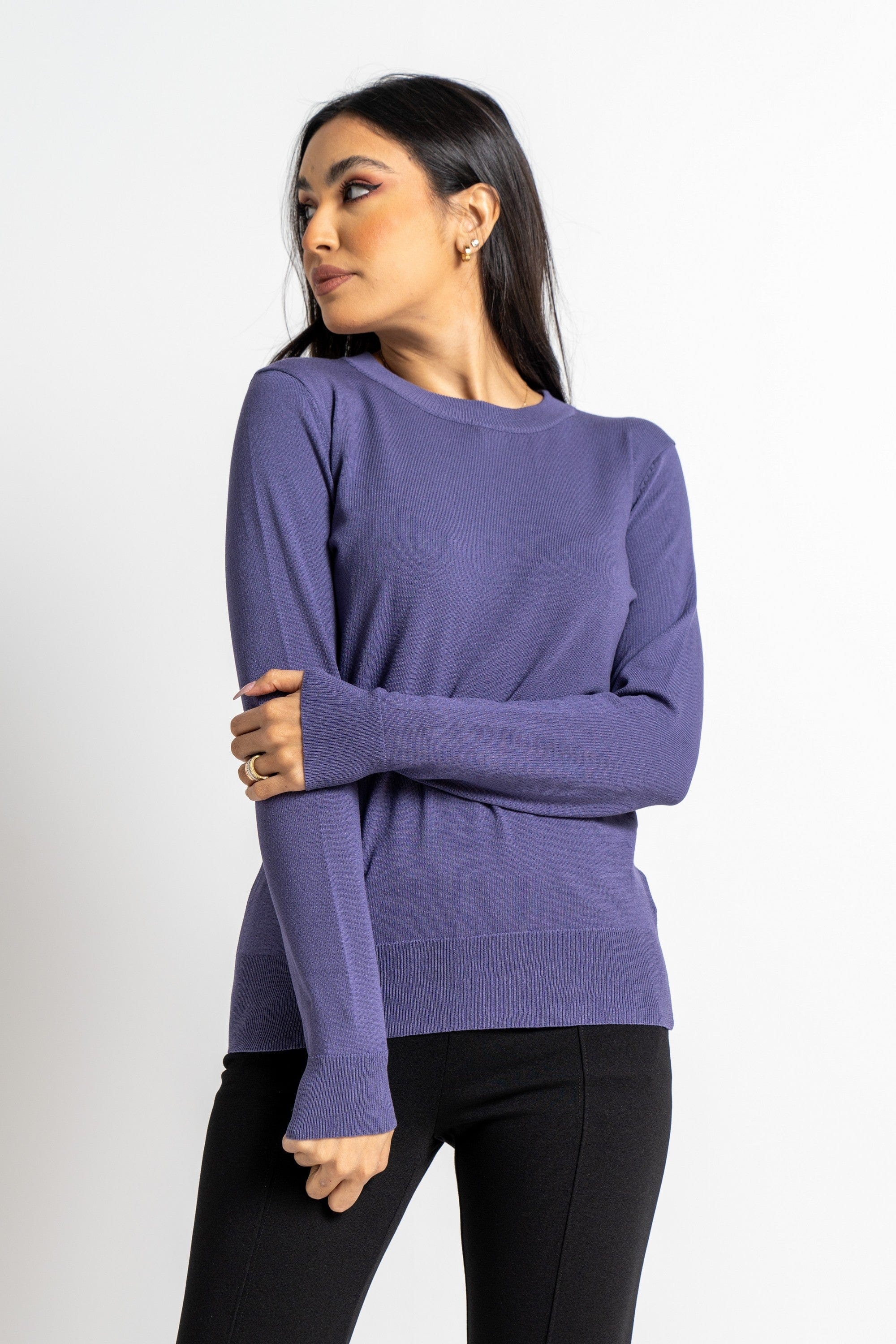 نتشي بلوزة بأكمام طويلة وسيعة سادة