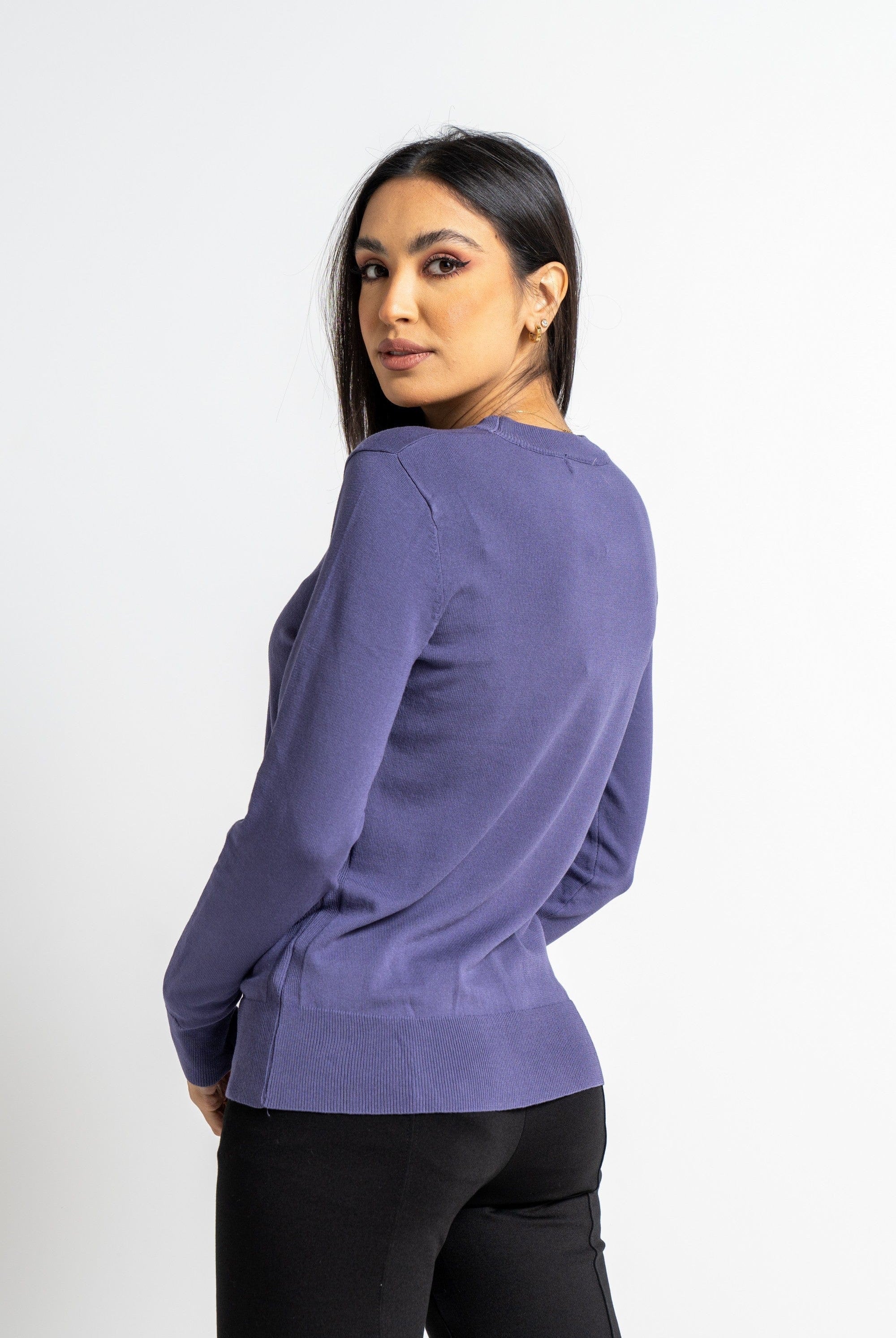 نتشي بلوزة بأكمام طويلة وسيعة سادة