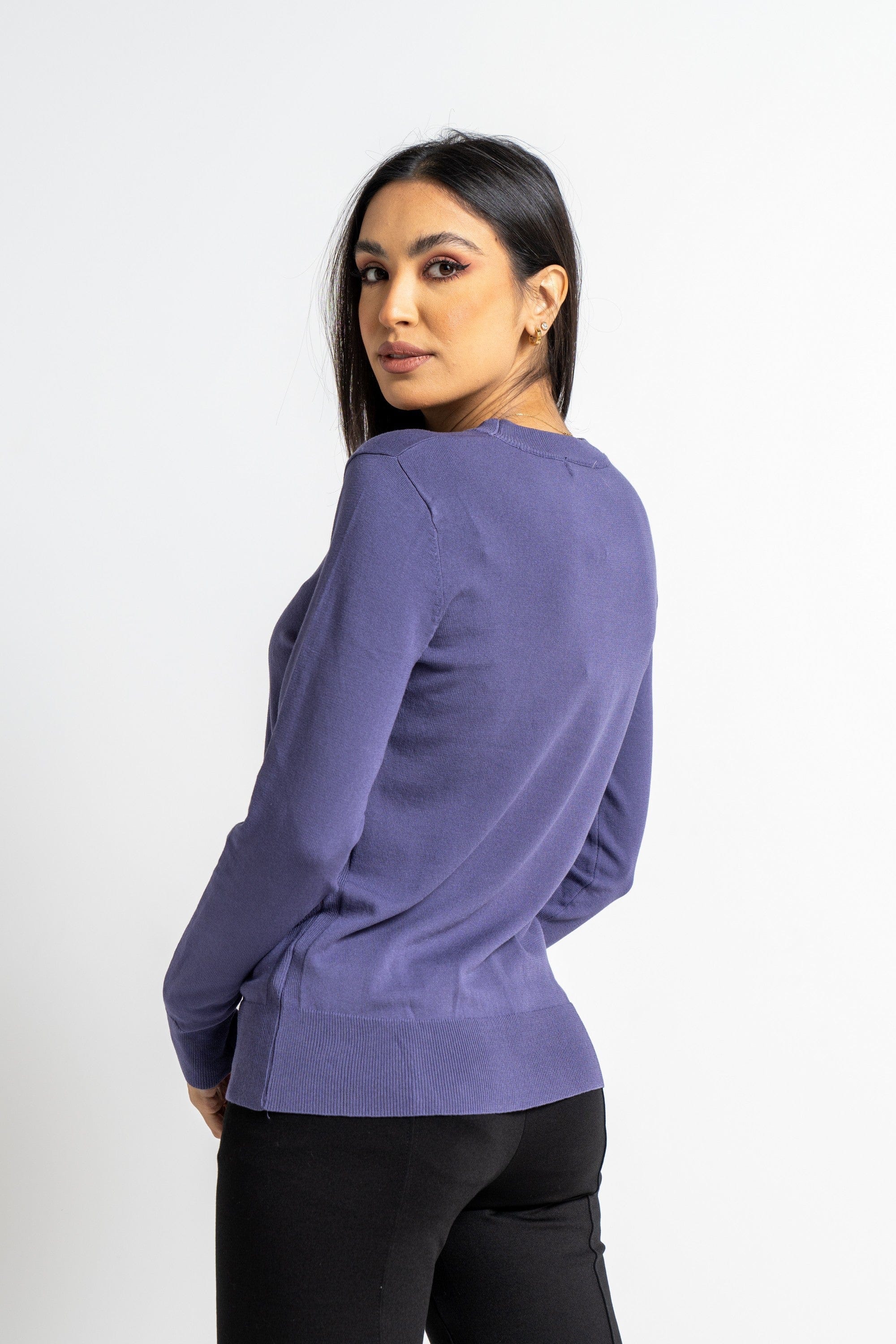 نتشي بلوزة بأكمام طويلة وسيعة سادة