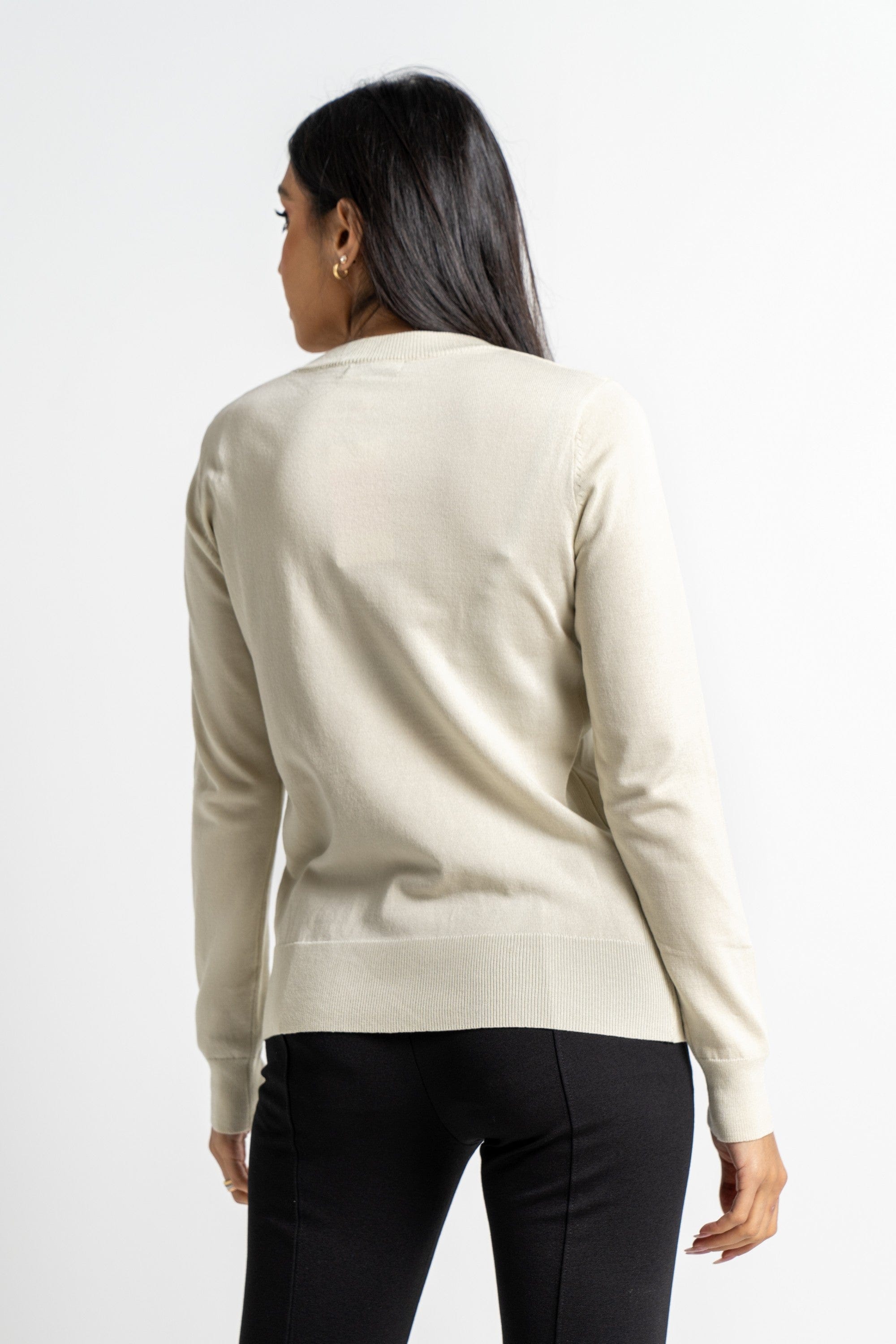 نتشي بلوزة بأكمام طويلة وسيعة سادة