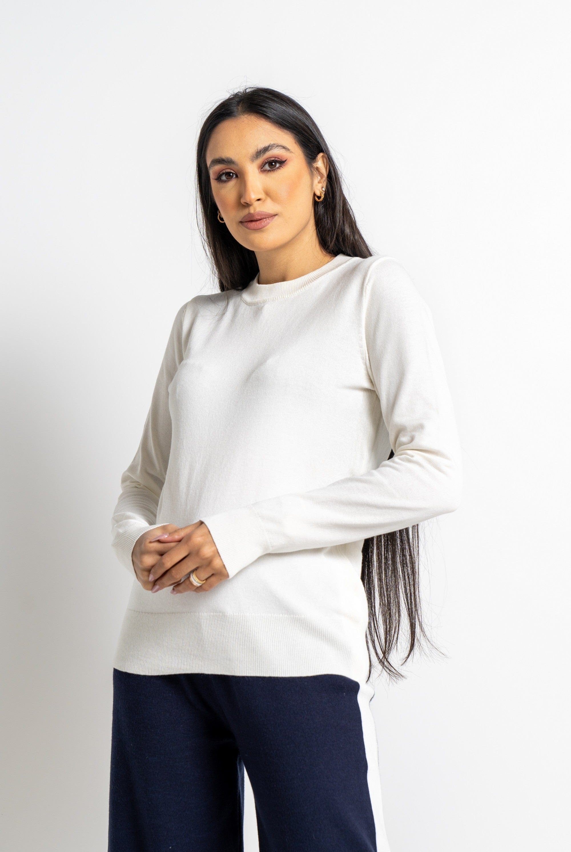 نتشي بلوزة بأكمام طويلة وسيعة سادة