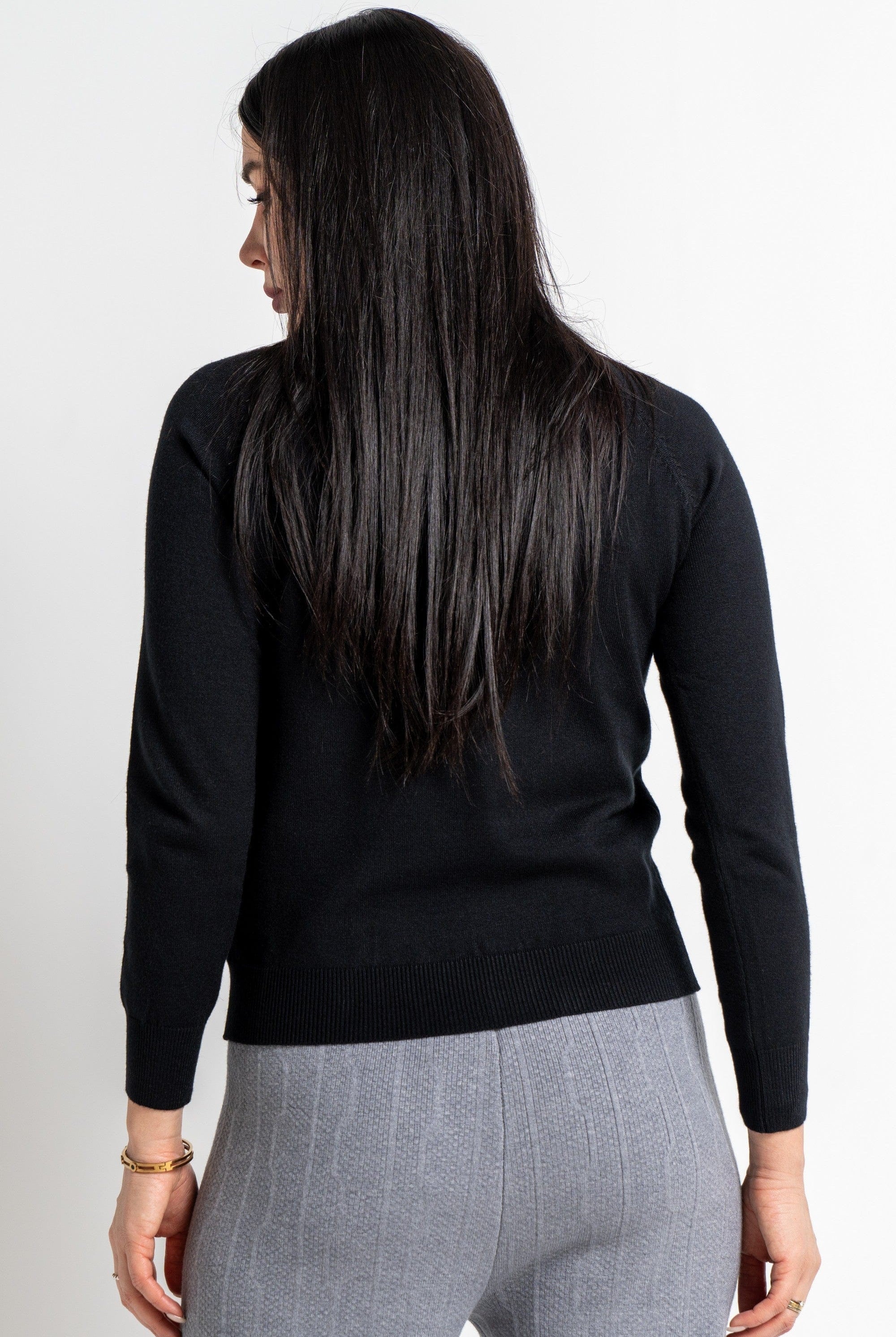 نتشي بلوزة بأكمام طويلة سادة برقبة مرتفعة