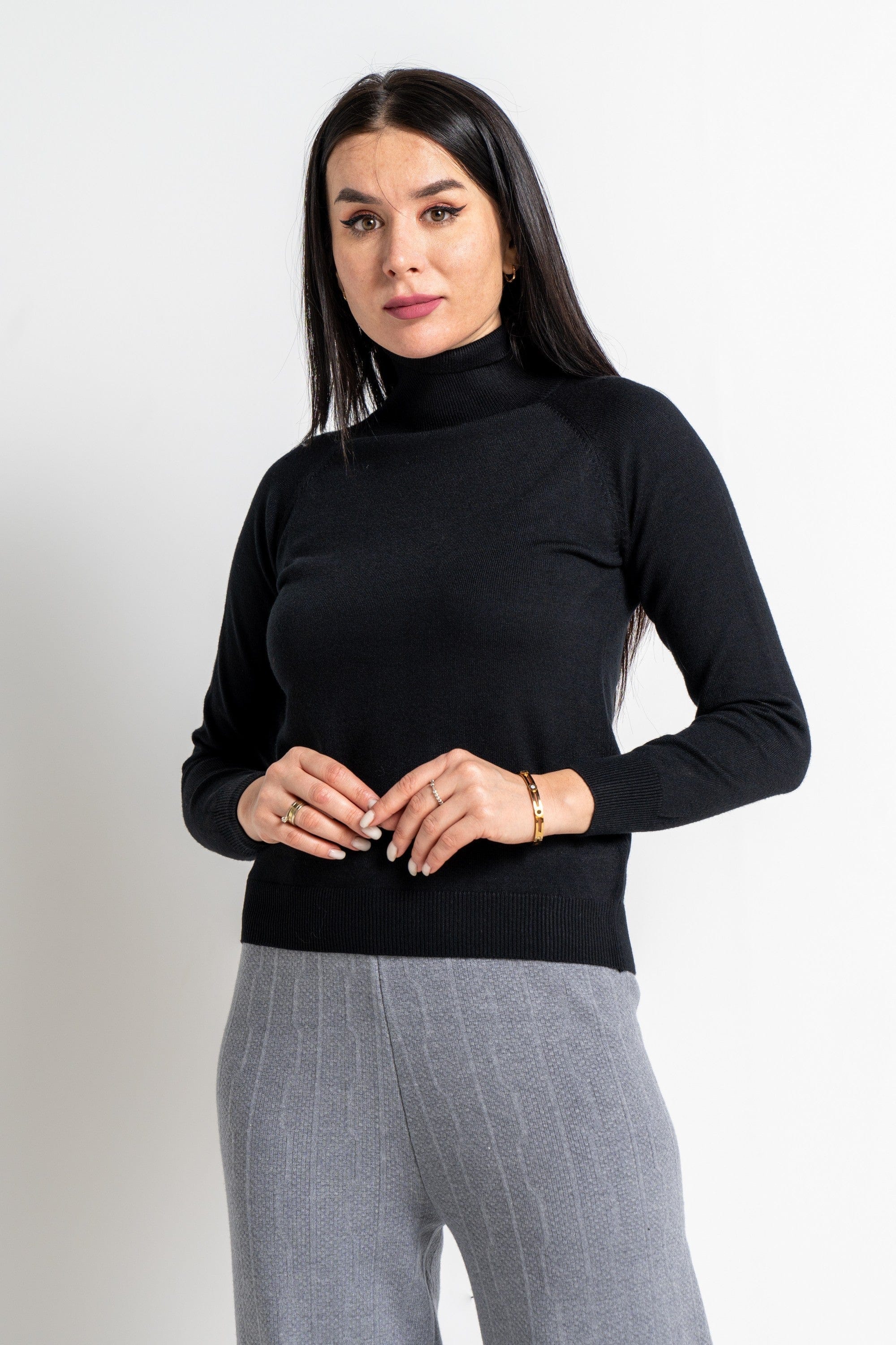 نتشي بلوزة بأكمام طويلة سادة برقبة مرتفعة