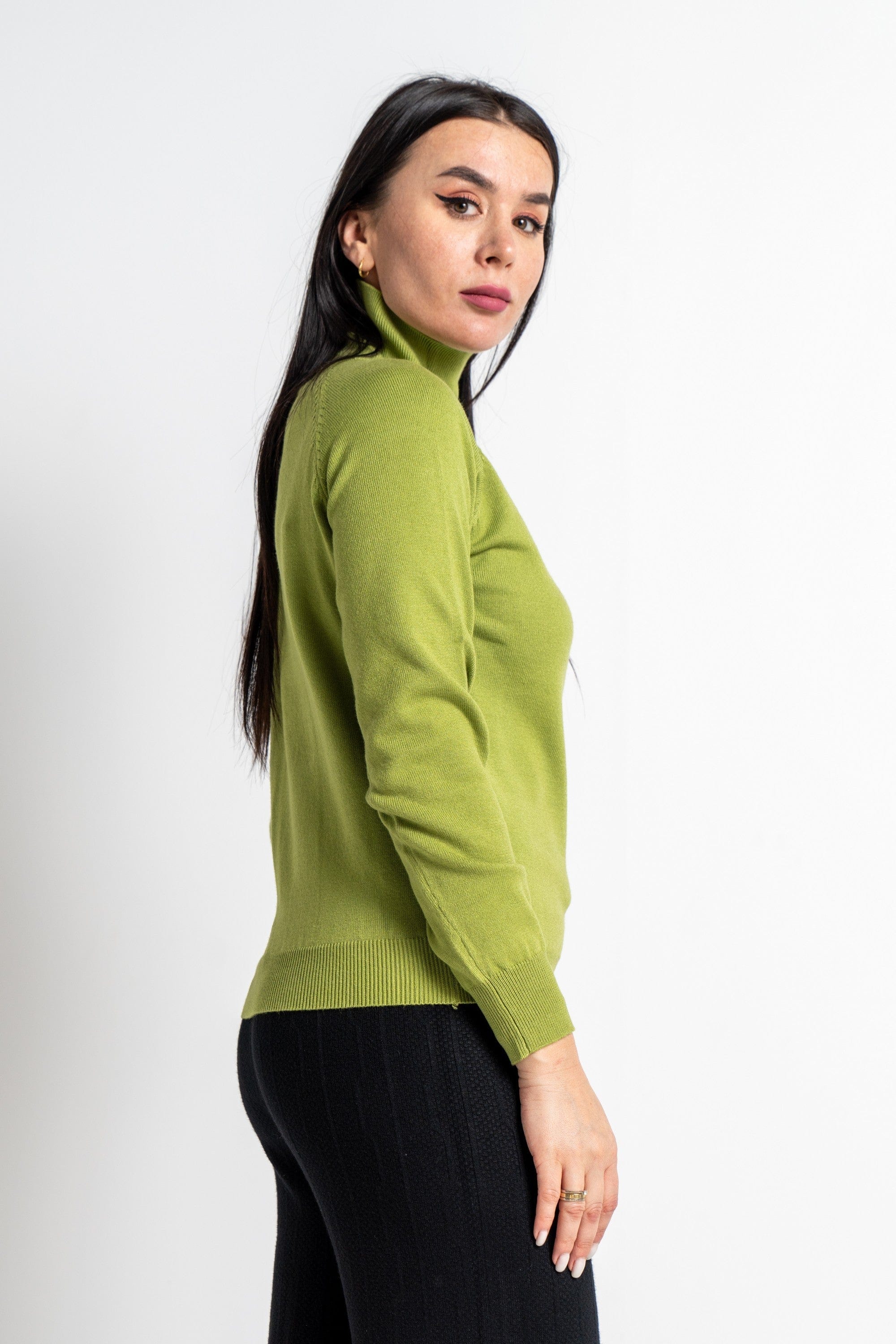 نتشي بلوزة بأكمام طويلة سادة برقبة مرتفعة