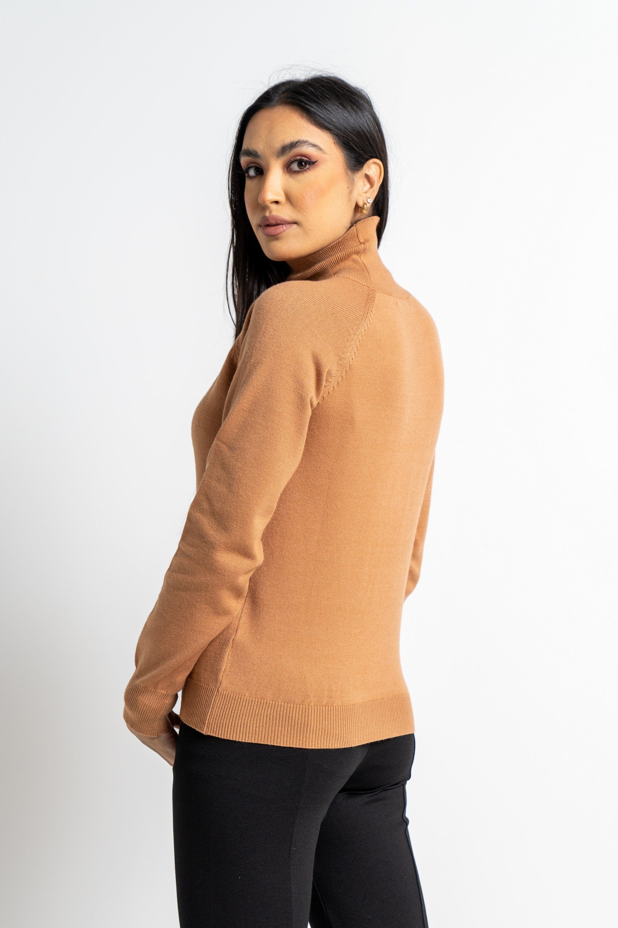 نتشي بلوزة بأكمام طويلة سادة برقبة مرتفعة