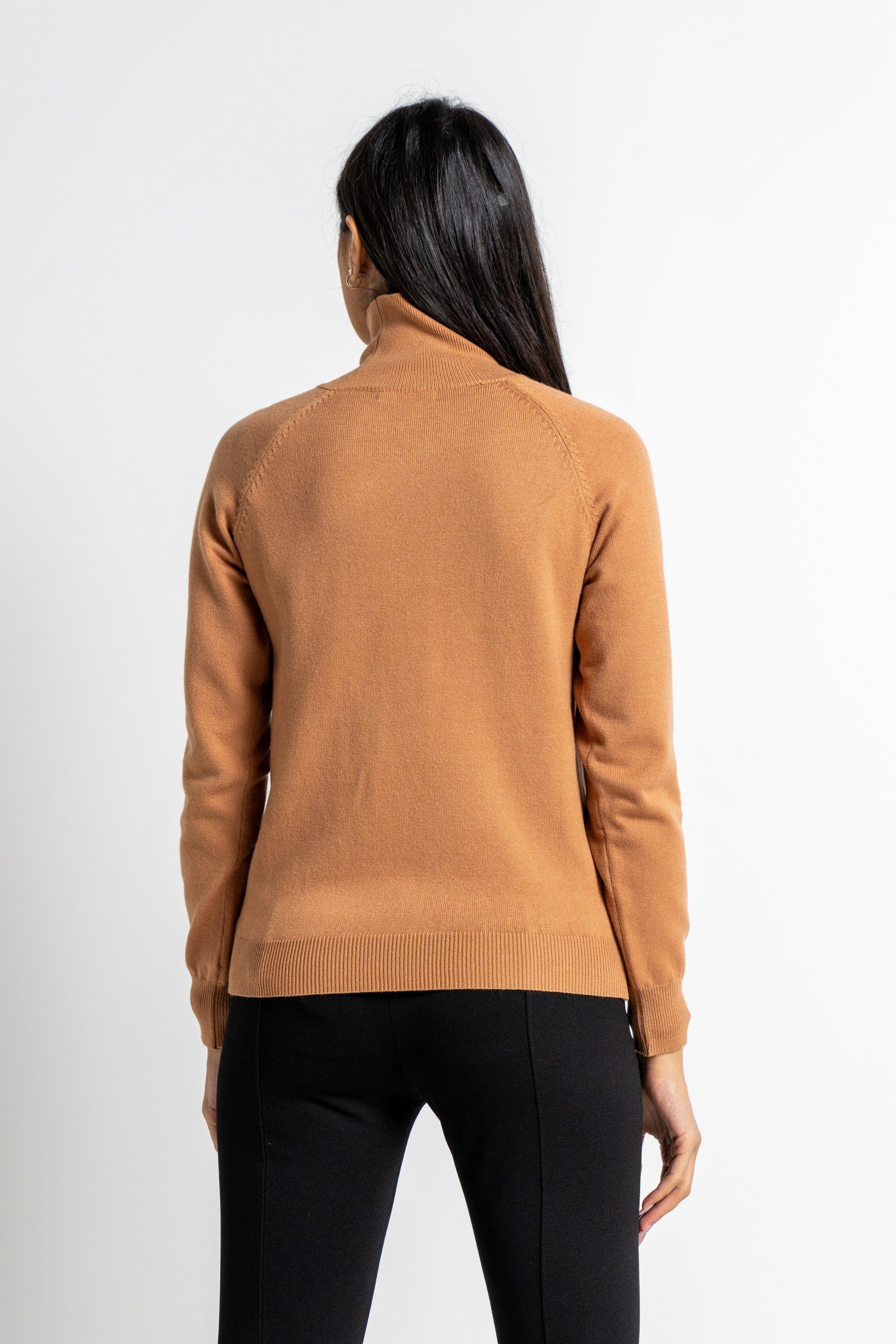 نتشي بلوزة بأكمام طويلة سادة برقبة مرتفعة