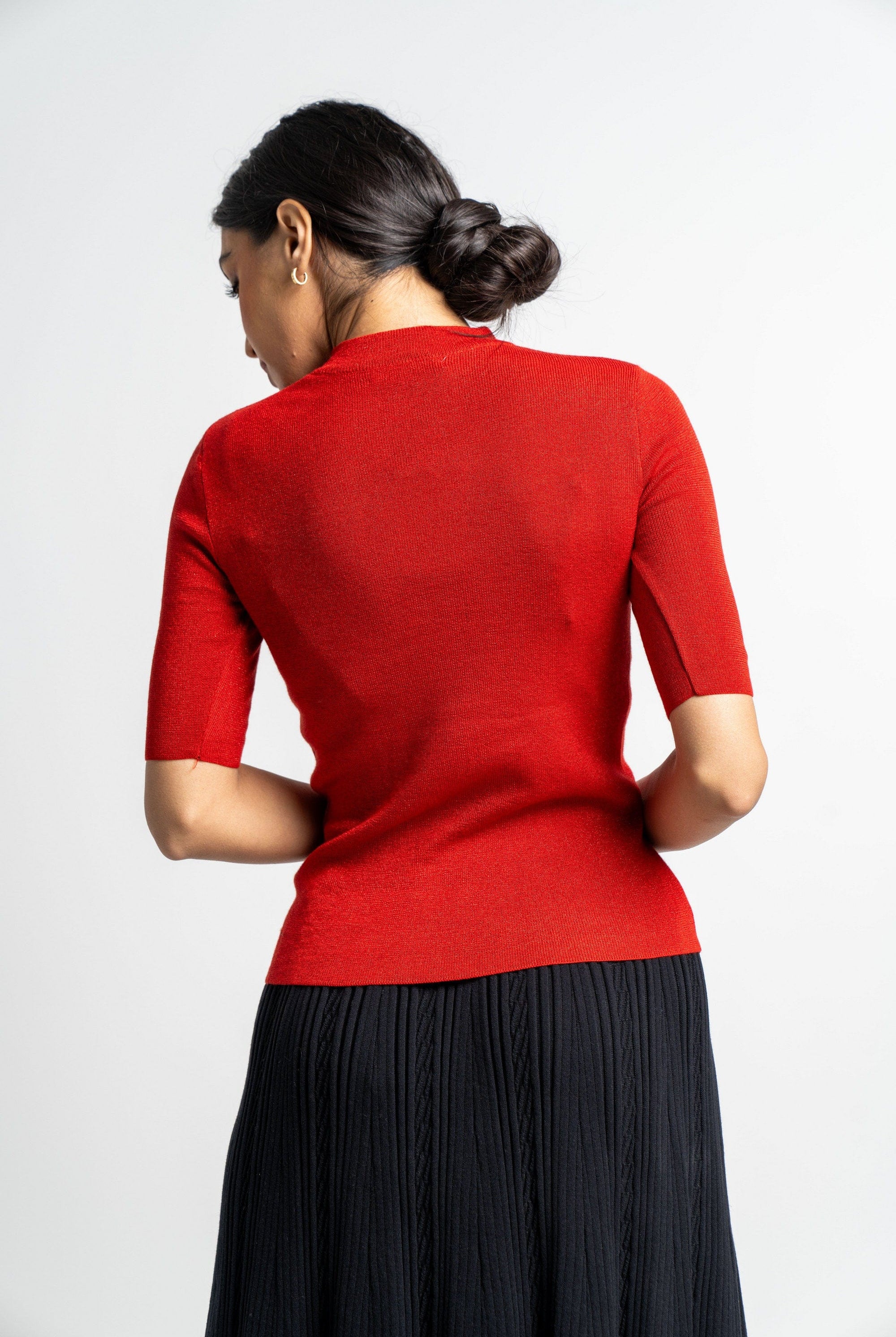 نتشي بلوزة لامعة نص كم ضيقة نسائي