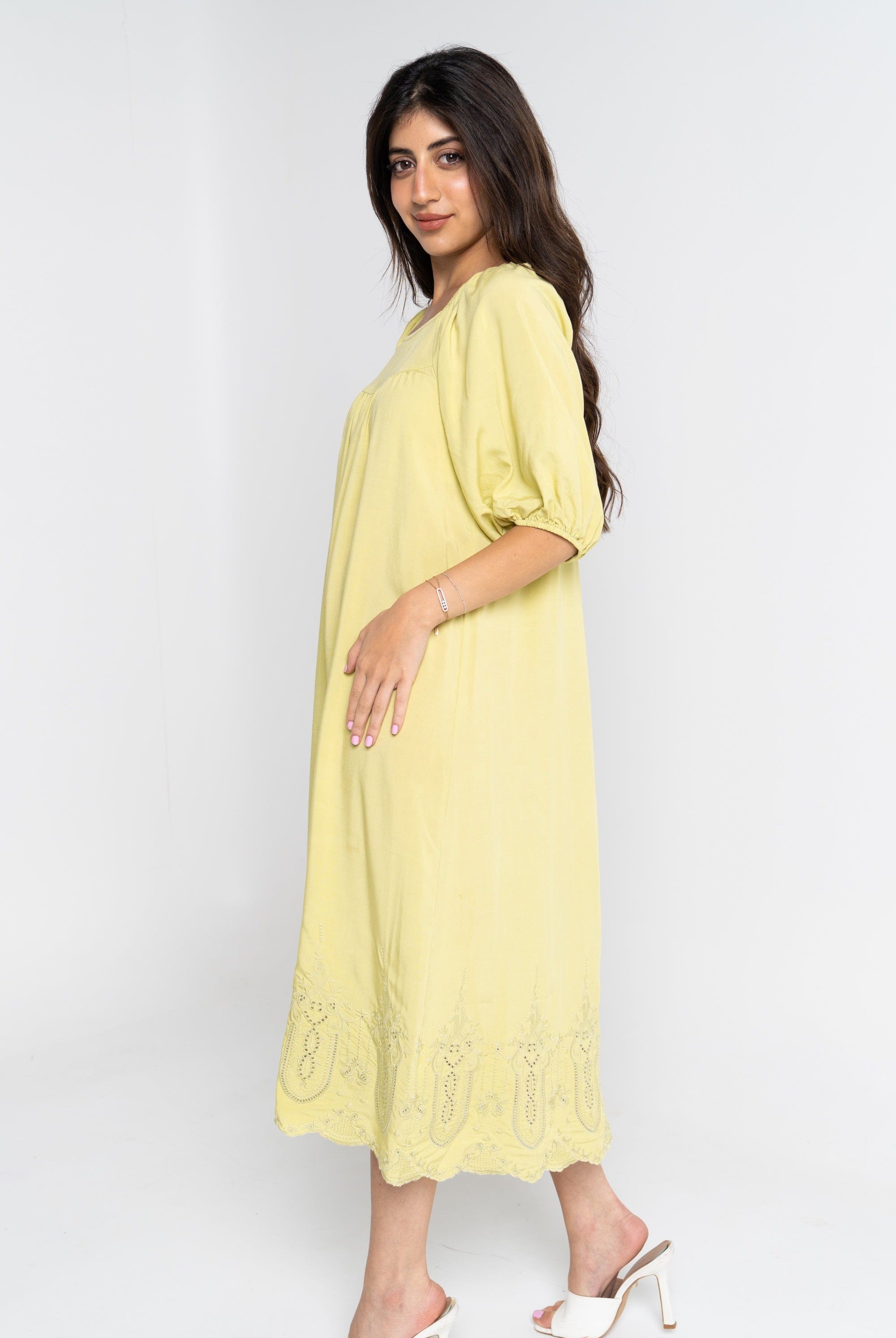 نتشي فستان ميدي 3/4 كم سادة برقبة دائرية