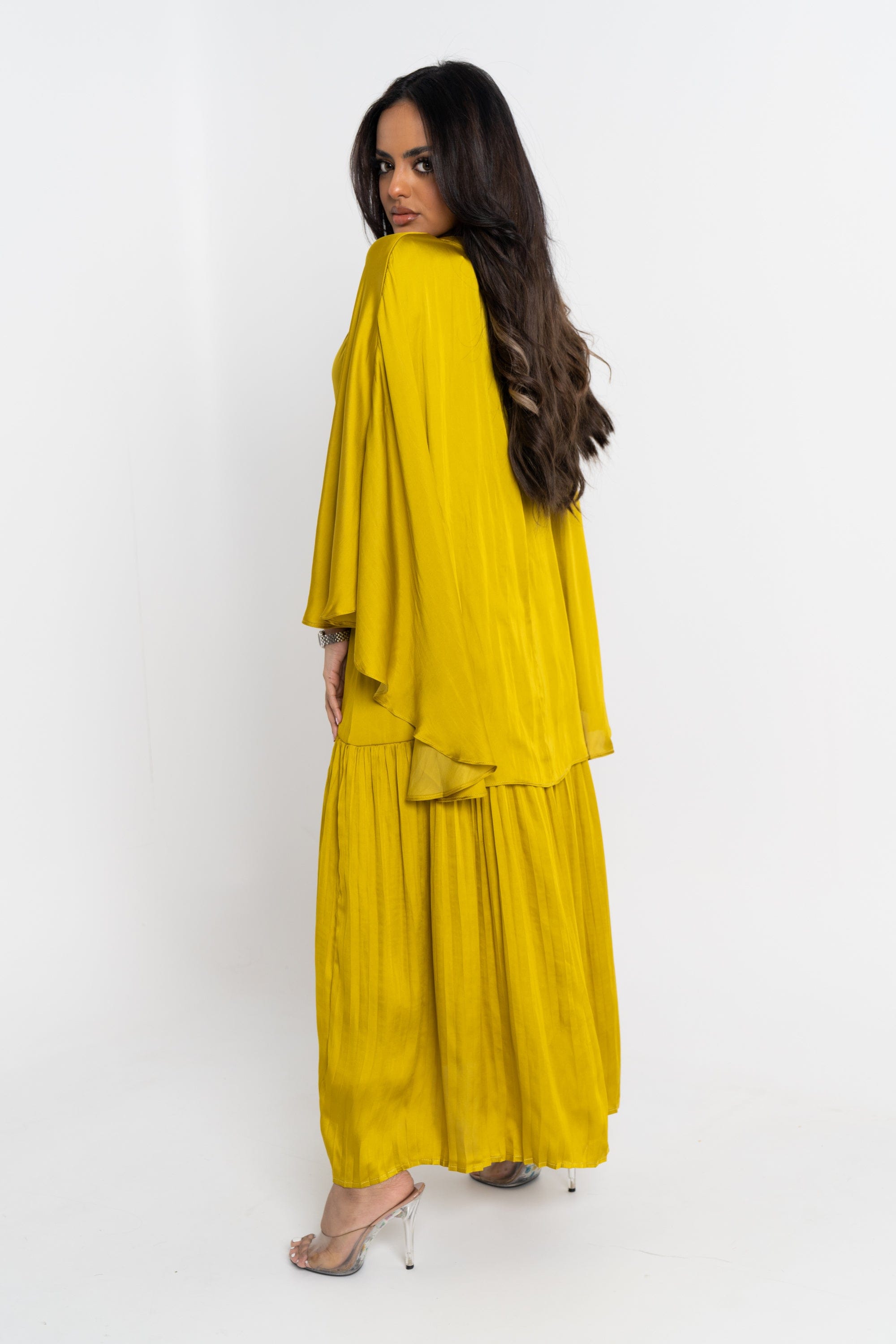 نتشي فستان ميدي بأكمام فراشة بليسية سادة