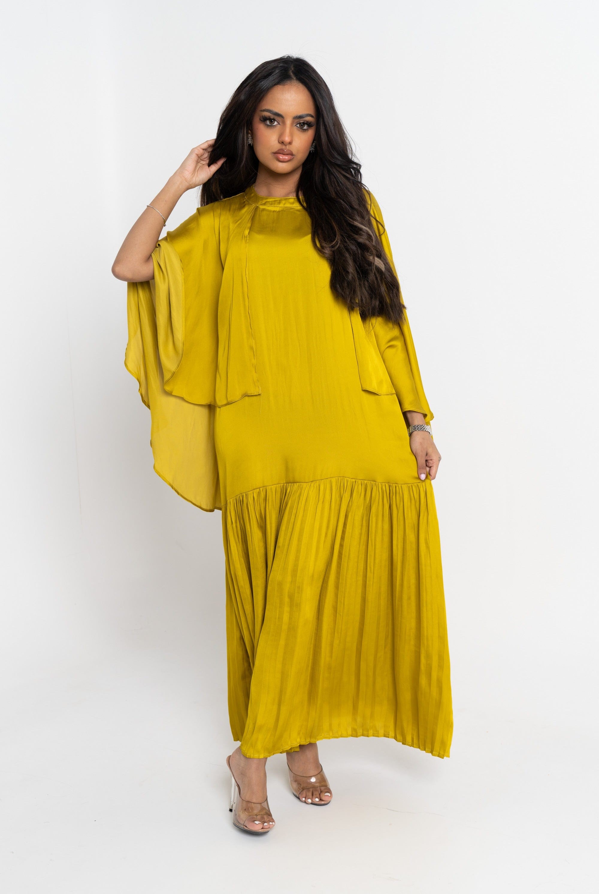 نتشي فستان ميدي بأكمام فراشة بليسية سادة