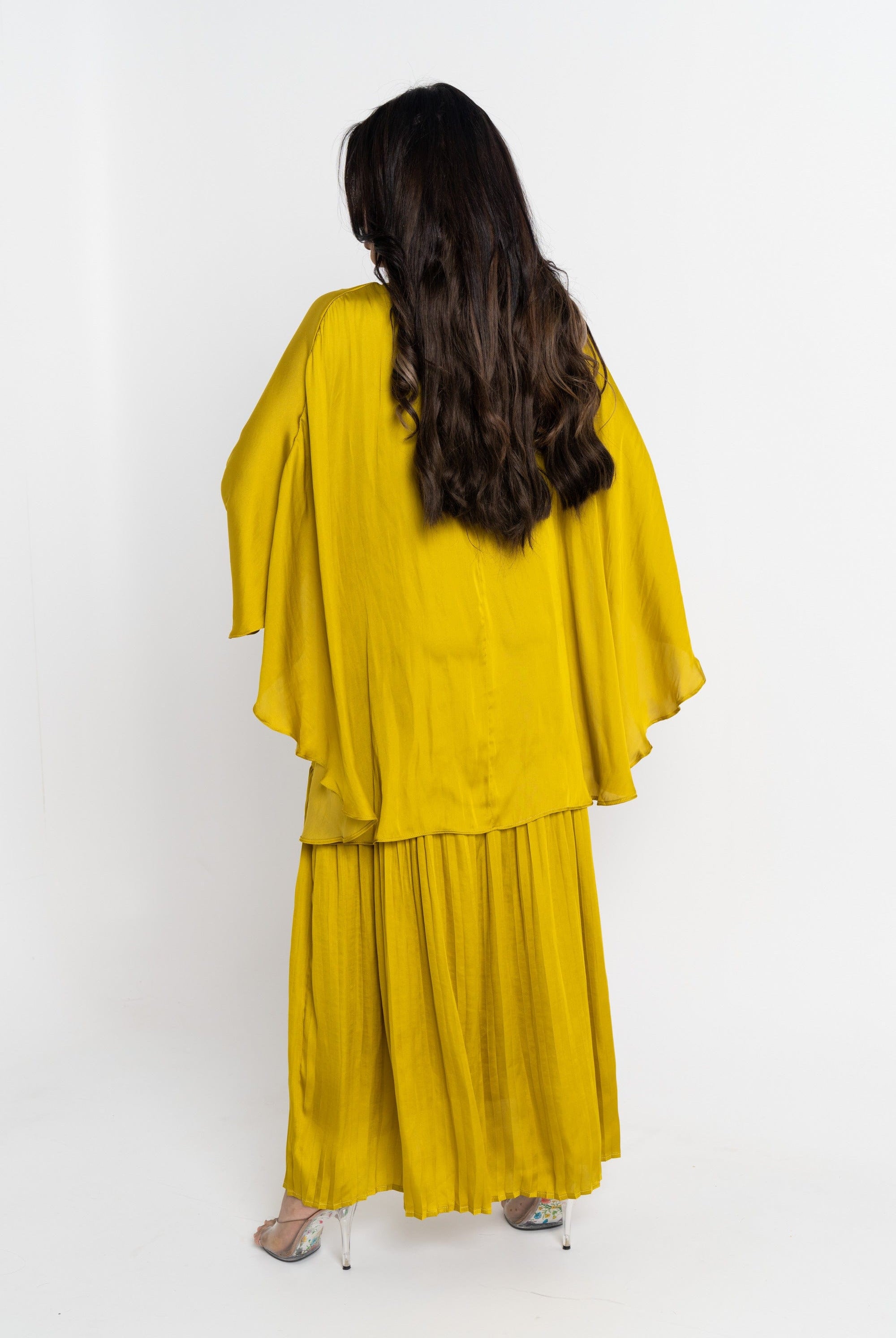 نتشي فستان ميدي بأكمام فراشة بليسية سادة