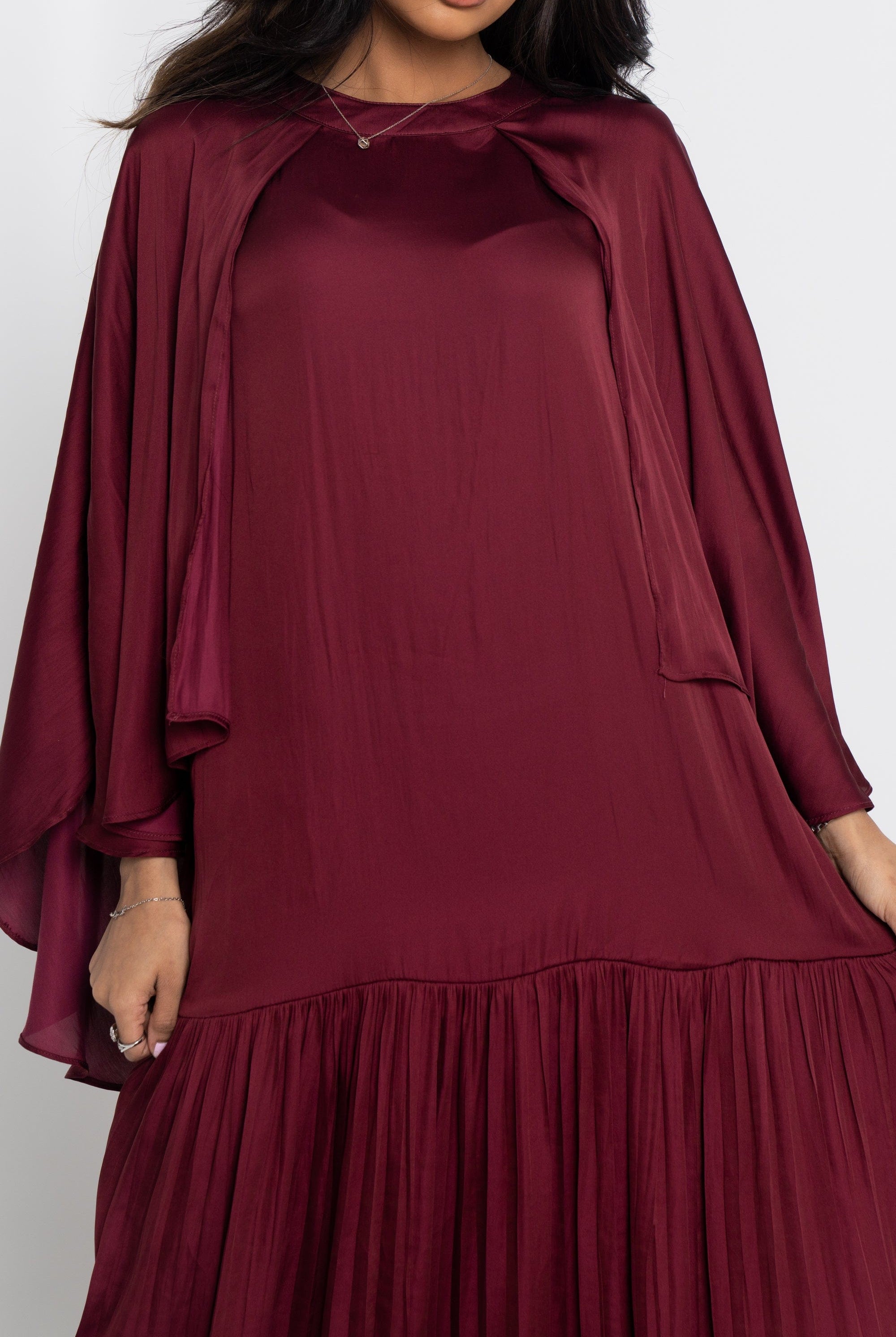 نتشي فستان ميدي بأكمام فراشة بليسية سادة