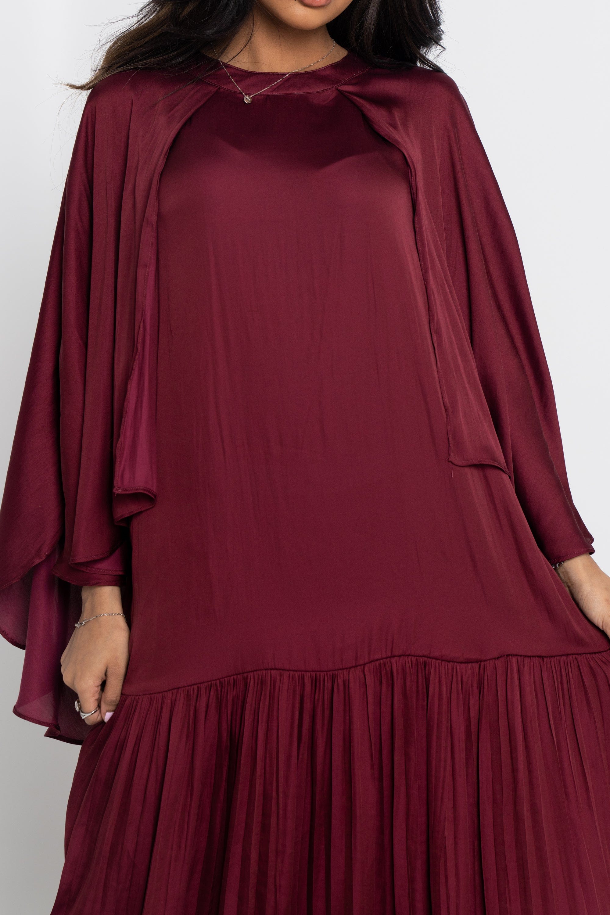 نتشي فستان ميدي بأكمام فراشة بليسية سادة