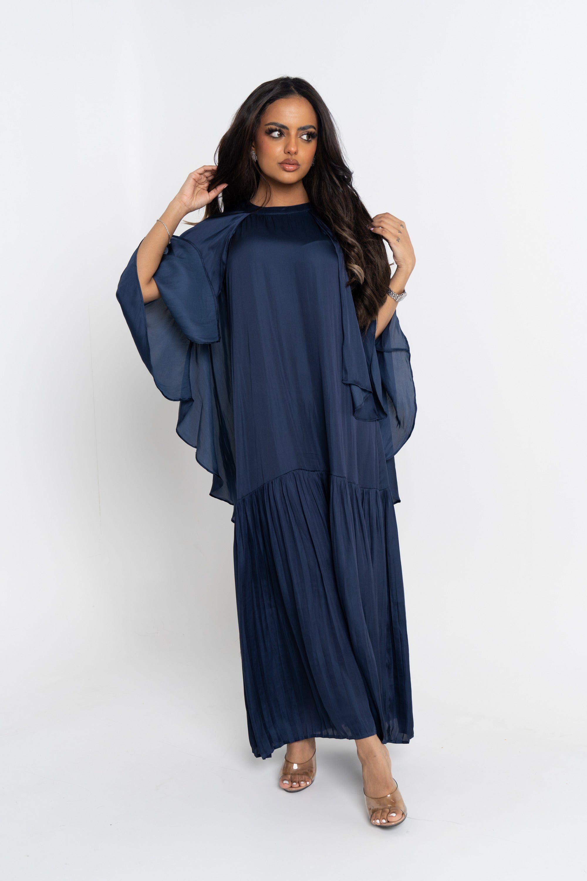 نتشي فستان ميدي بأكمام فراشة بليسية سادة