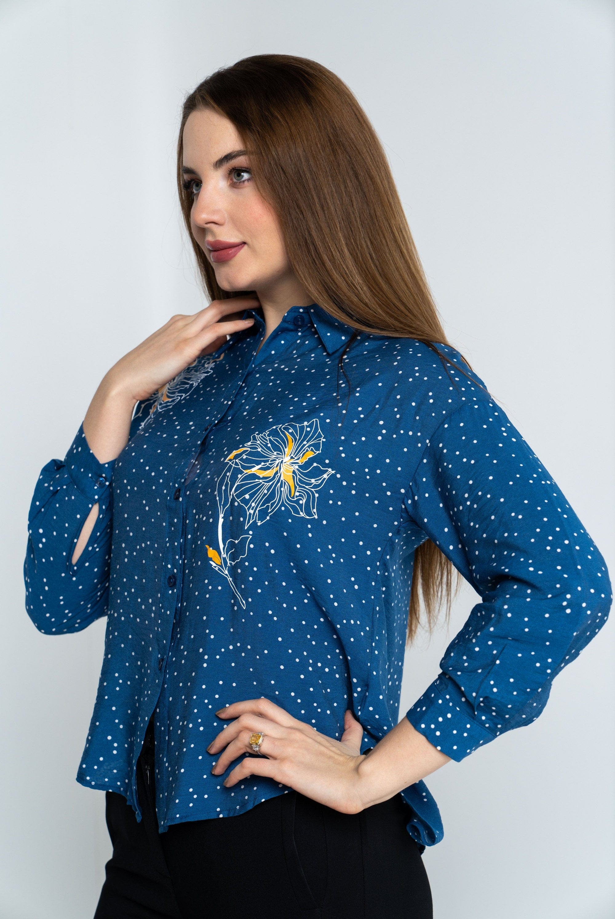 نتشي قميص نسائي بنمط منقط منقوش بأكمام طويلة