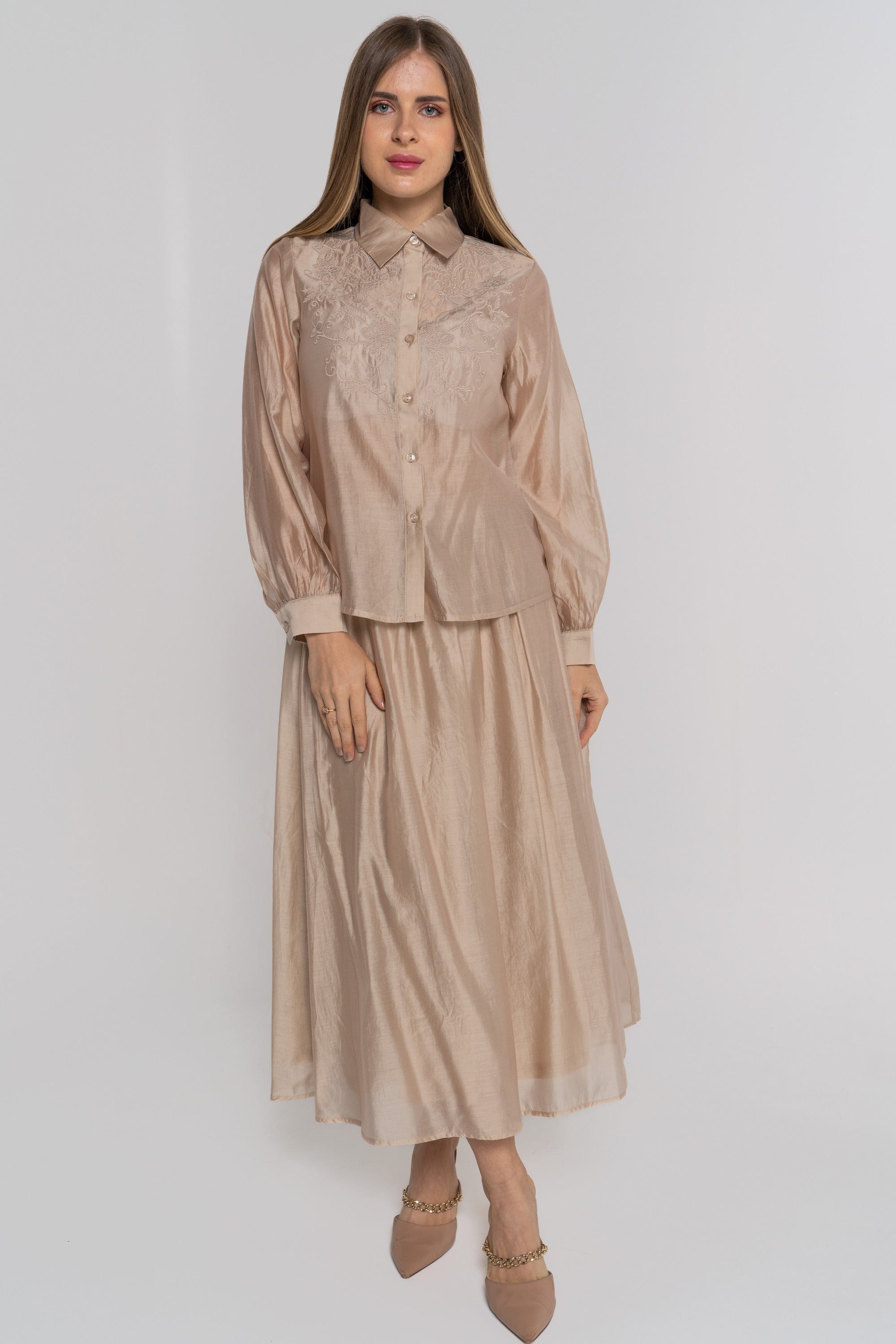 نتشي قميص نسائي شفاف بتطريز على الصدر بأكمام طويلة