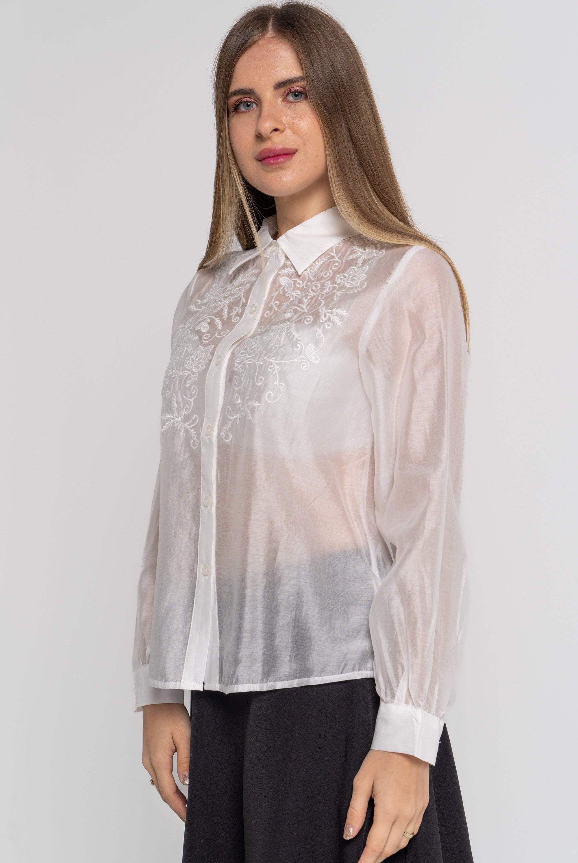 نتشي قميص نسائي شفاف بتطريز على الصدر بأكمام طويلة