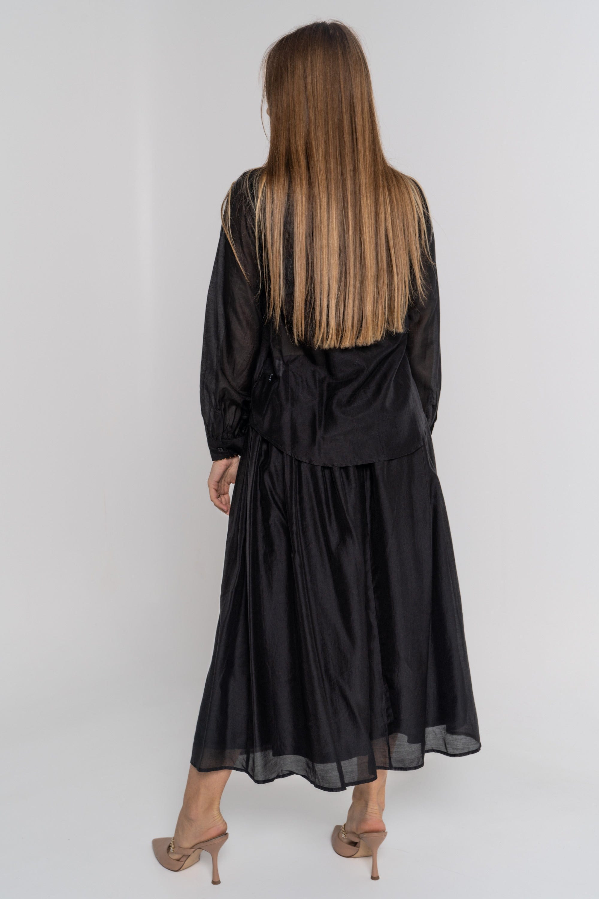 نتشي تنورة سادة واسعة ميدي