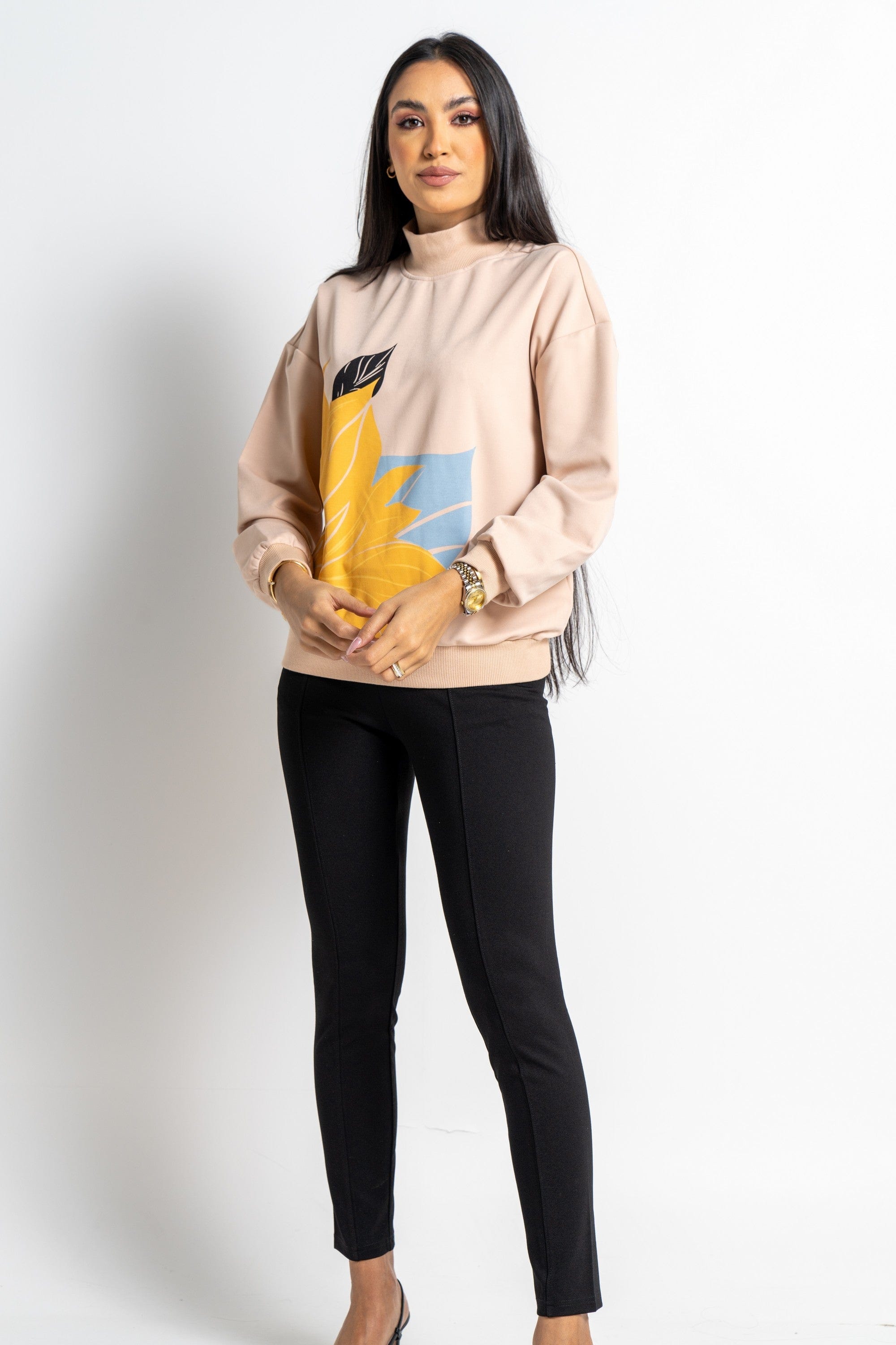 نتشي بلوزة بأكمام طويلة بطبعة مشجرة