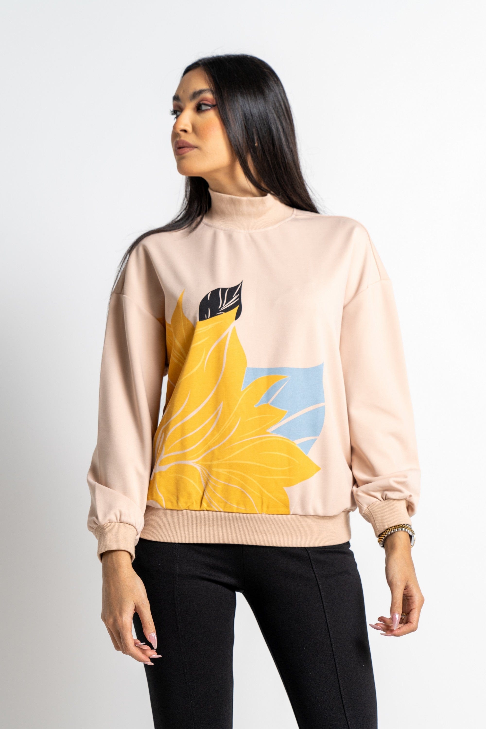 نتشي بلوزة بأكمام طويلة بطبعة مشجرة