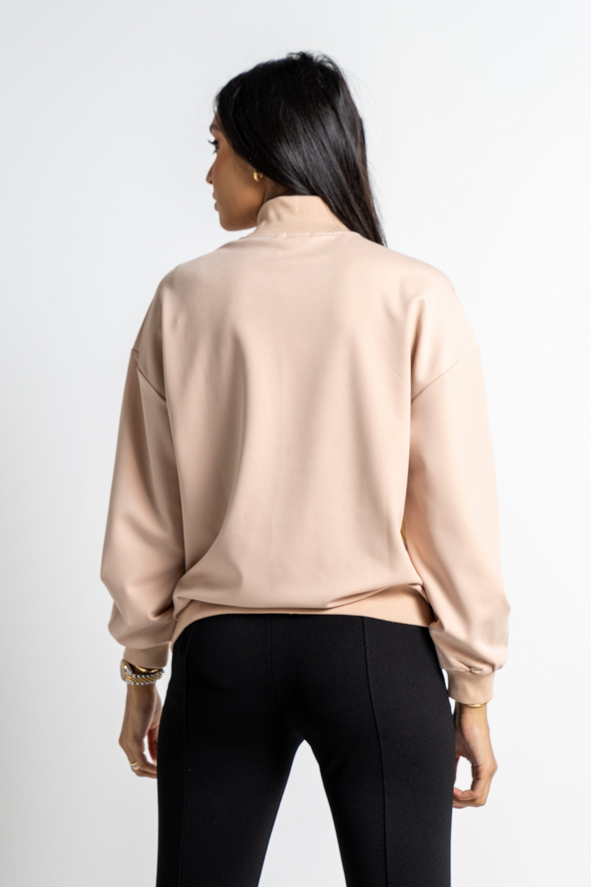 نتشي بلوزة بأكمام طويلة بطبعة مشجرة