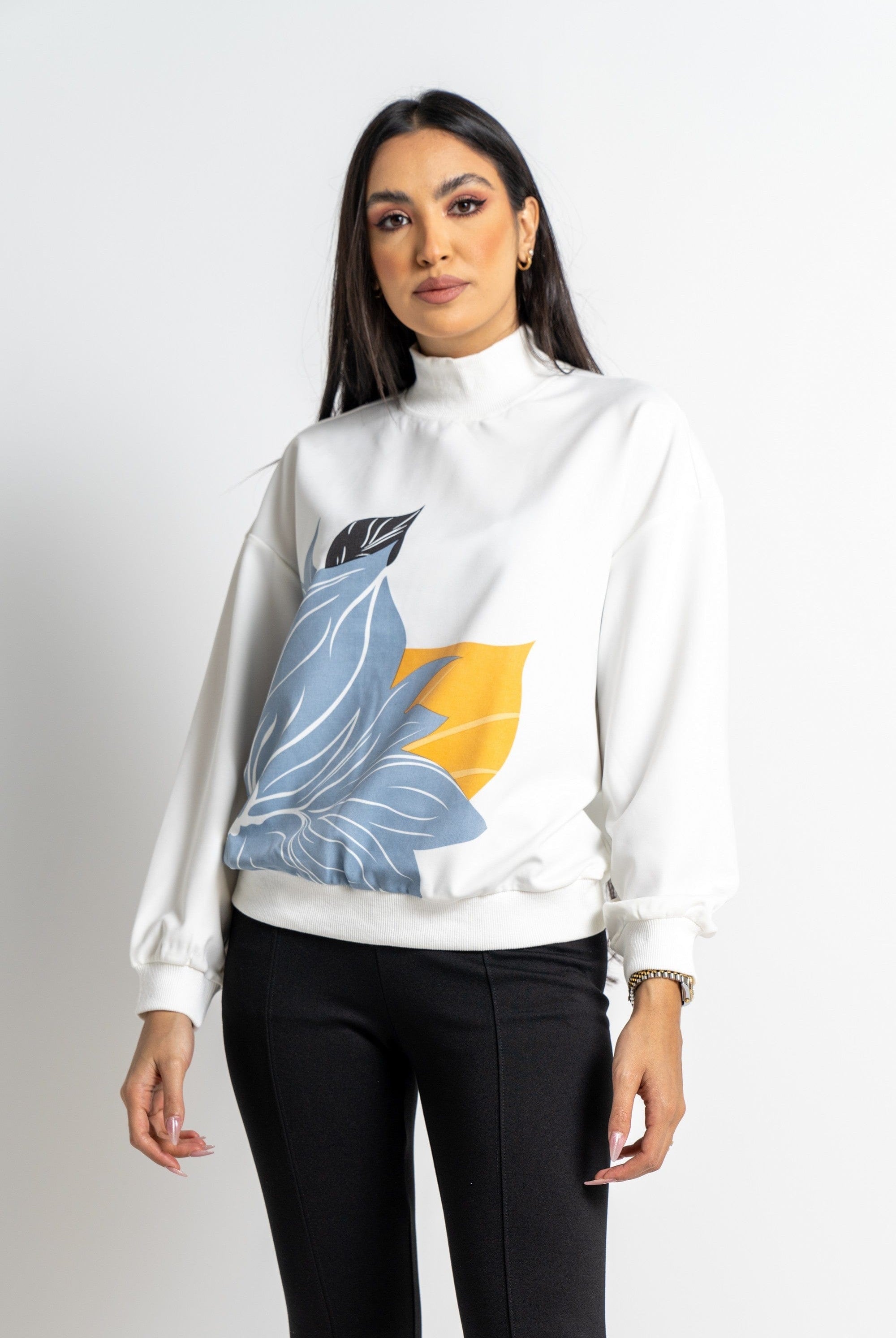 نتشي بلوزة بأكمام طويلة بطبعة مشجرة