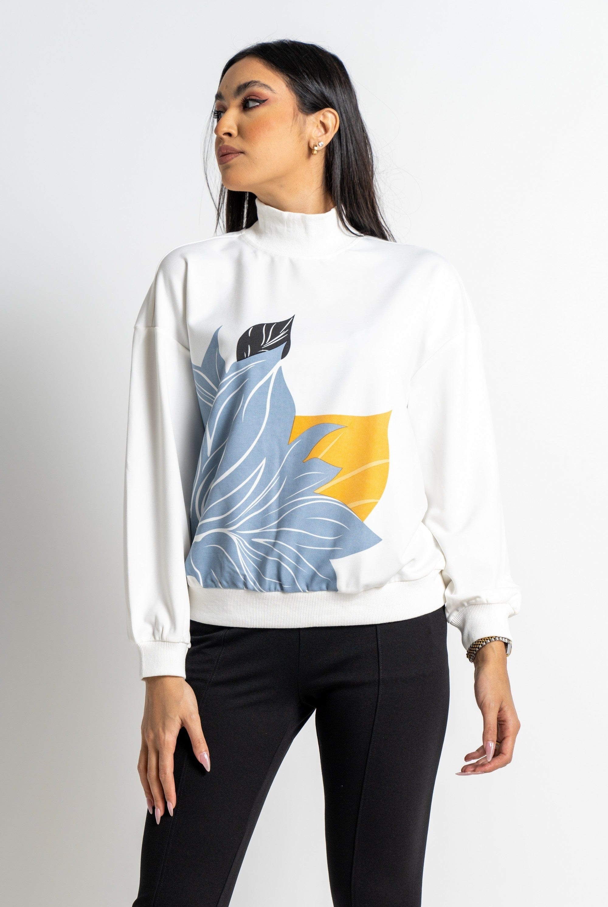 نتشي بلوزة بأكمام طويلة بطبعة مشجرة