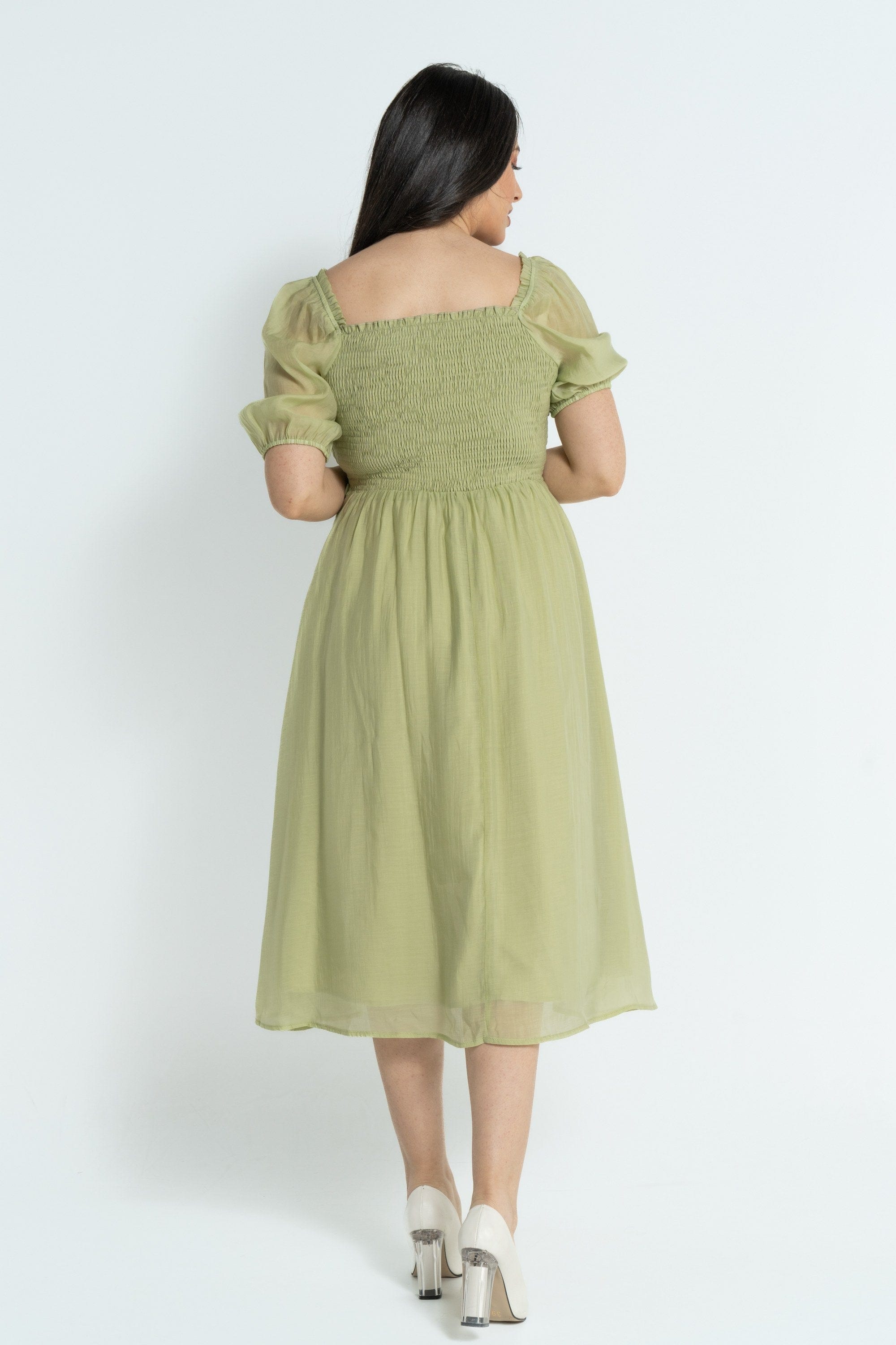 نتشي فستان ميدي بأكمام قصيرة بصدر مطاطي