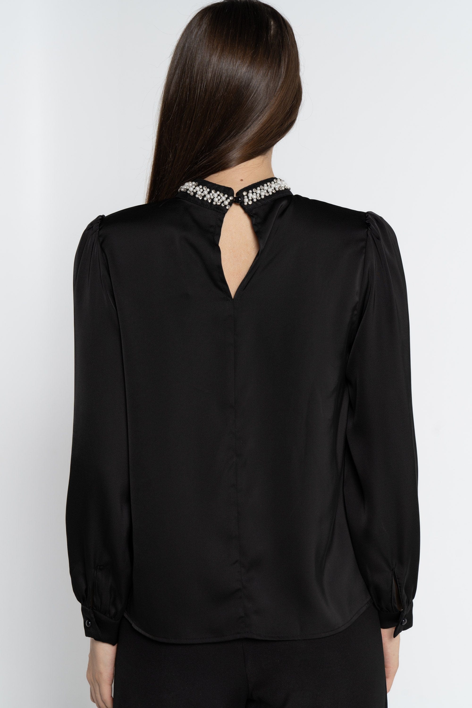 نتشي بلوزة بأكمام طويلة سادة بياقة مطرزة باللؤلؤ نسائي