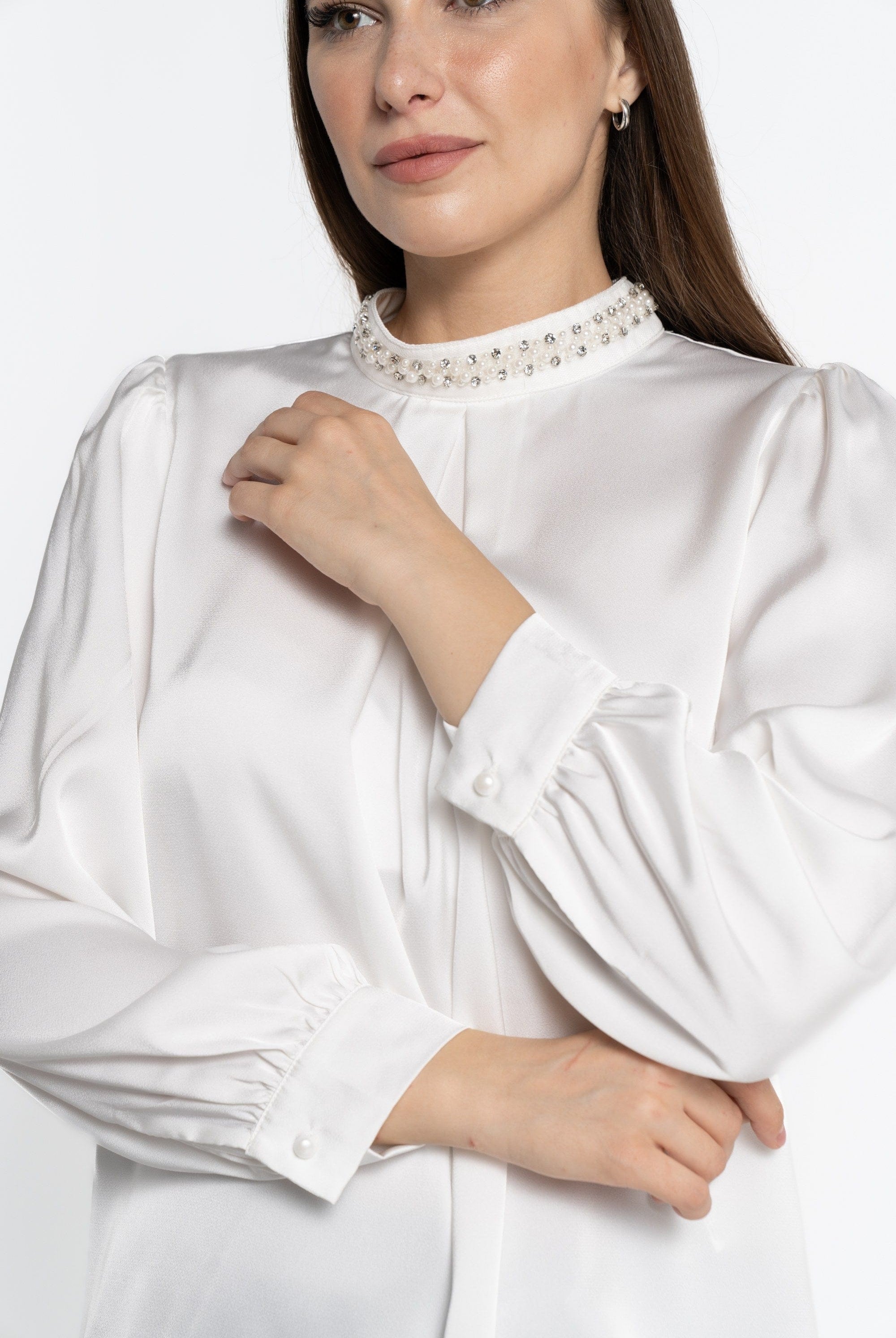 نتشي بلوزة بأكمام طويلة سادة بياقة مطرزة باللؤلؤ نسائي