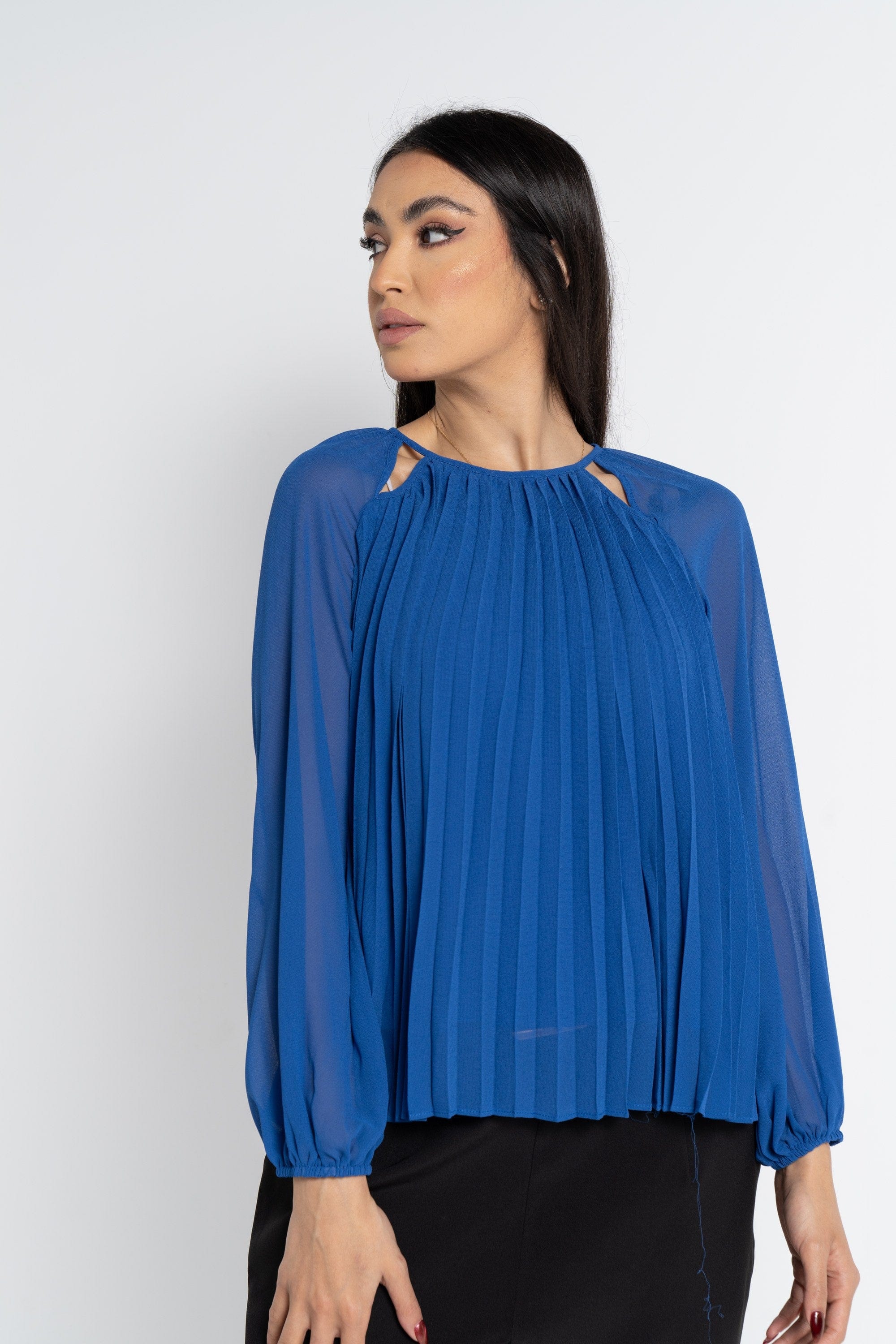 نتشي بلوزة بأكمام طويلة سادة بكسرات بفتحات نسائي