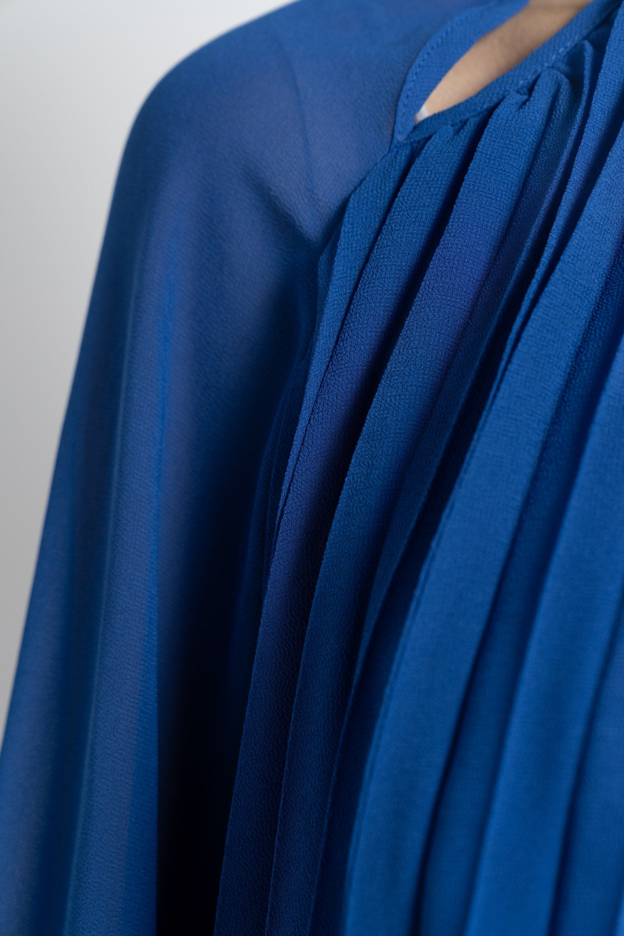 نتشي بلوزة بأكمام طويلة سادة بكسرات بفتحات نسائي