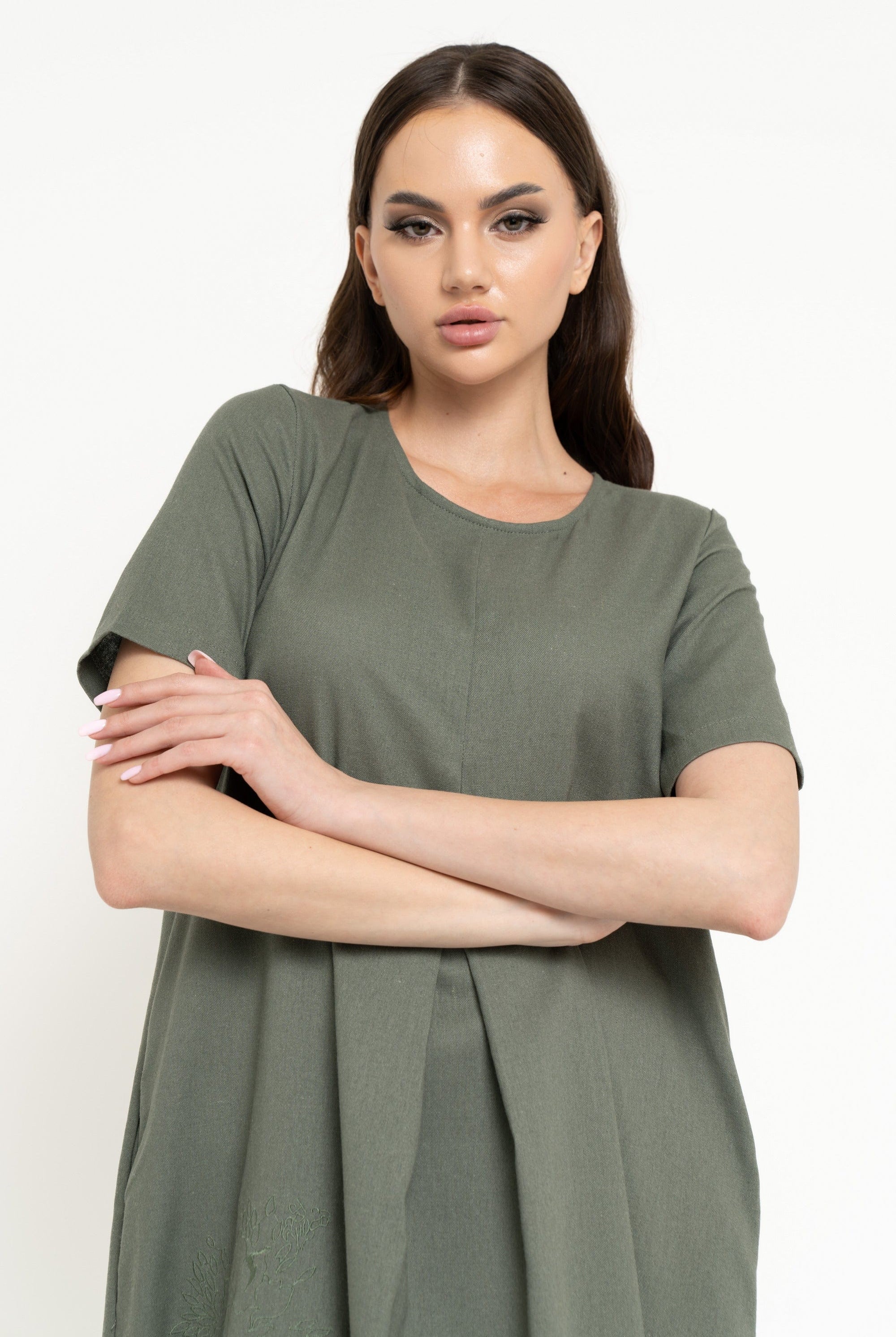 نتشي فستان ميدي سادة نص كم نسائي