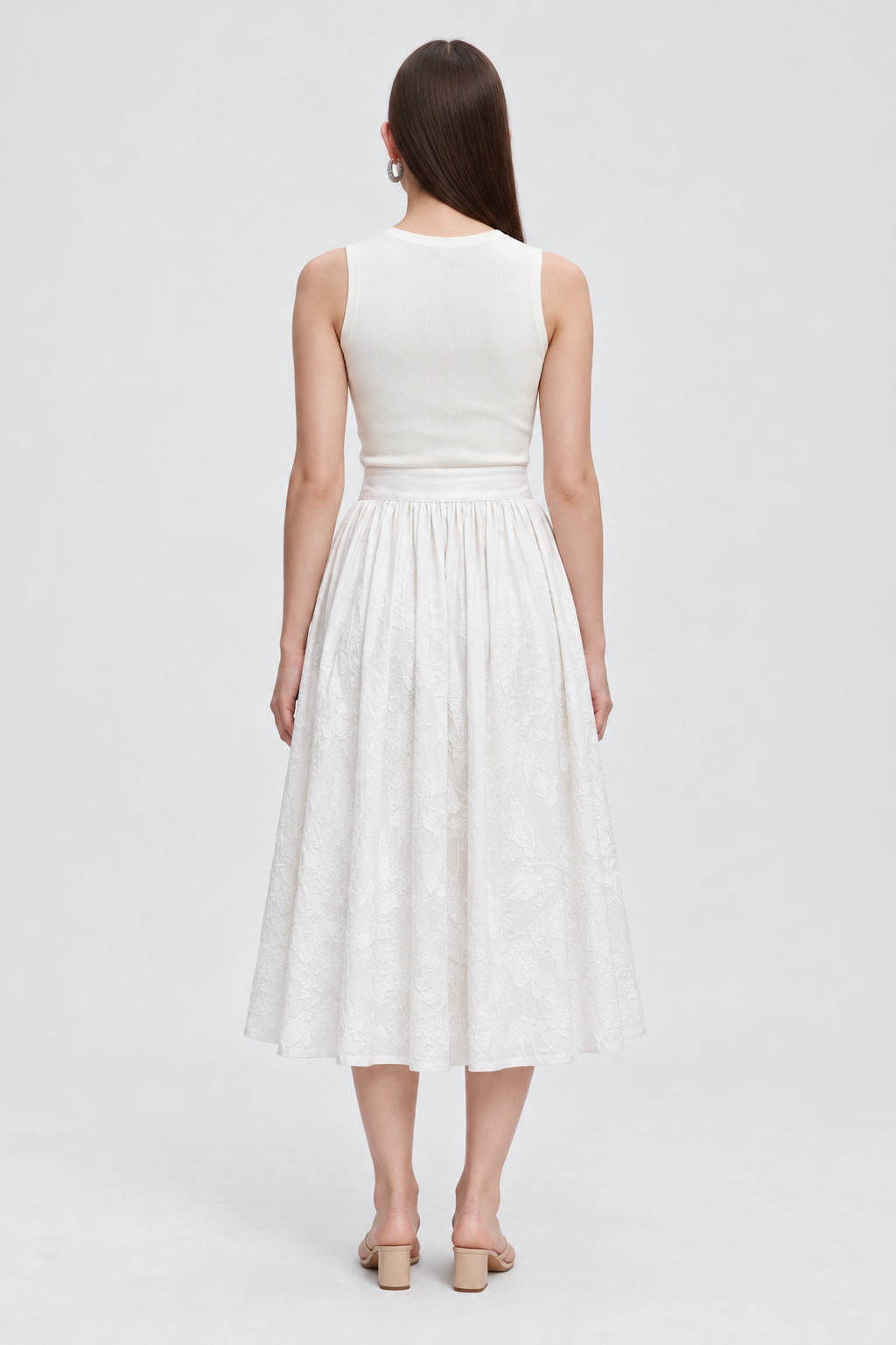 IY892S261AH white back - model Daria S
